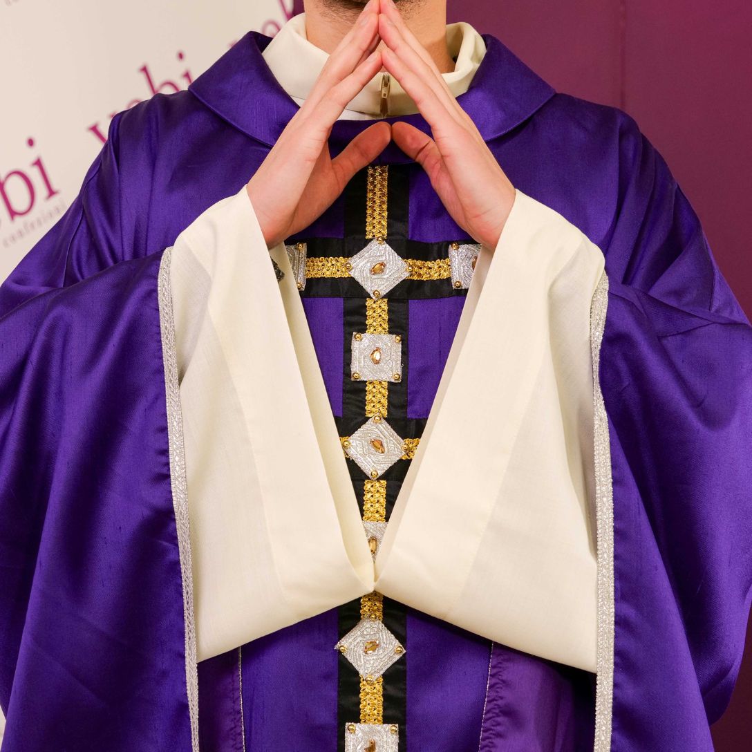 Casula 100% Seta con Stolone a Croce (Colori Liturgici, Rosa e Celeste Disponibili)