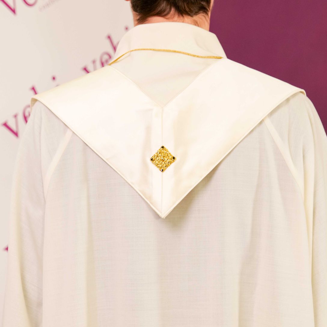 Casula in Raso di Seta con Passamaneria Oro e Nera (Colori Liturgici Disponibili)