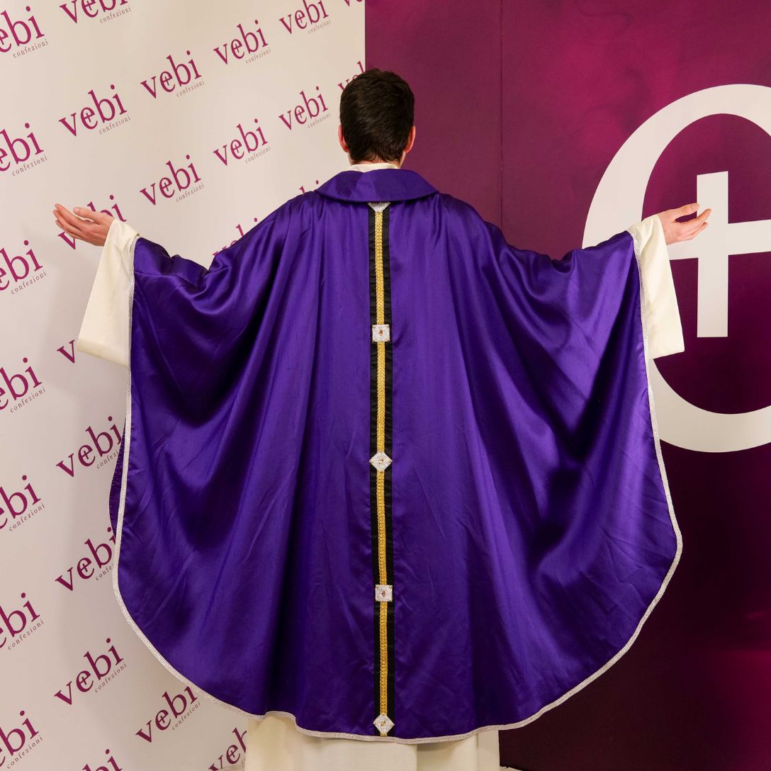 Casula 100% Seta con Stolone a Croce (Colori Liturgici, Rosa e Celeste Disponibili)