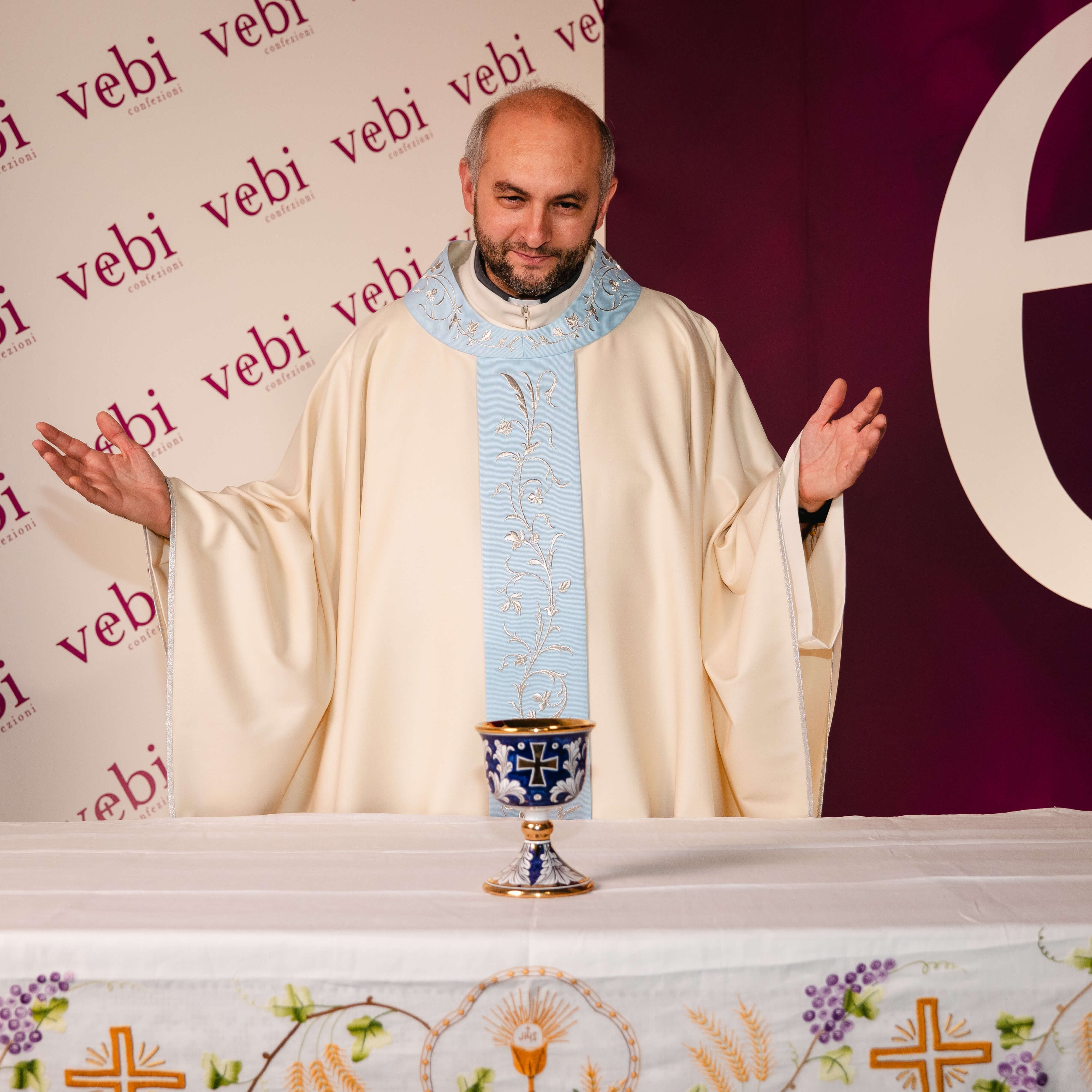 Casula Solenne Marini Ricamo Floreale Oro (Disp. 4 Colori Liturgici e Mariana)