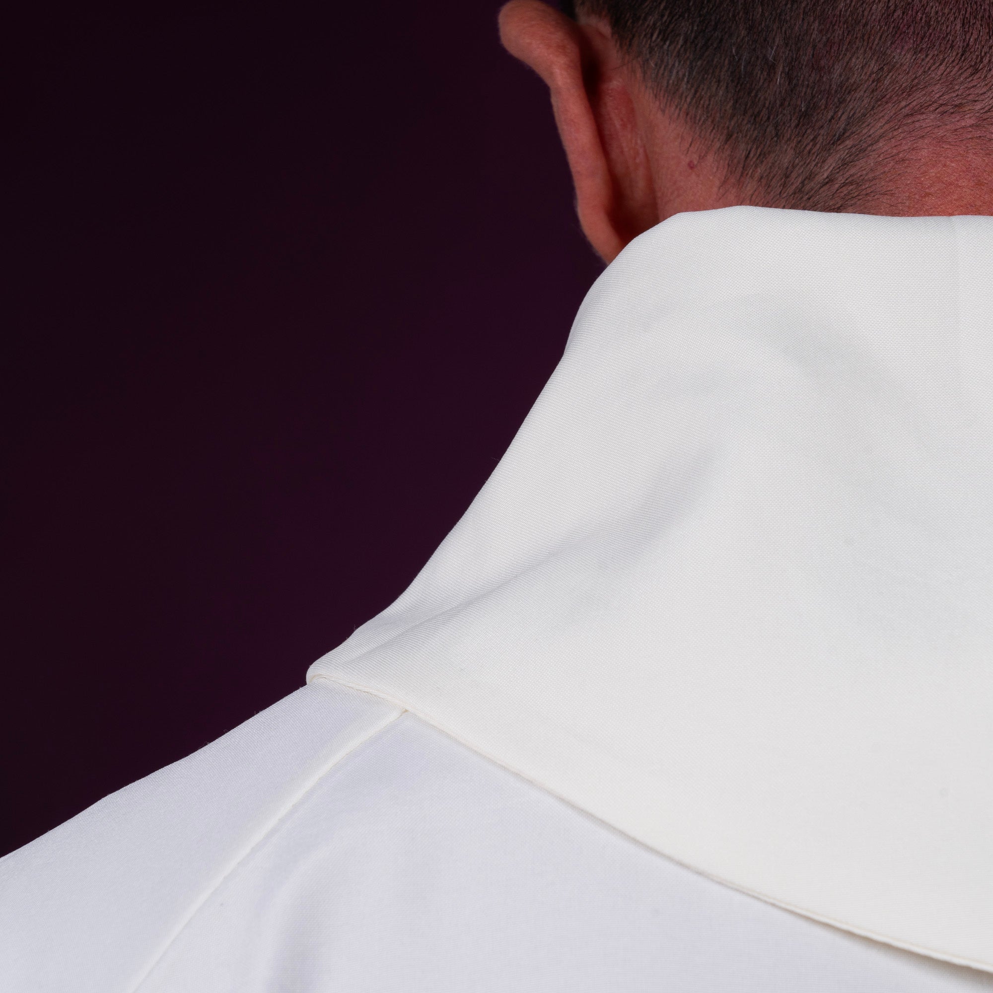 Camice Liturgico Svasato Design Essenziale Senza Cerniera e Ricami