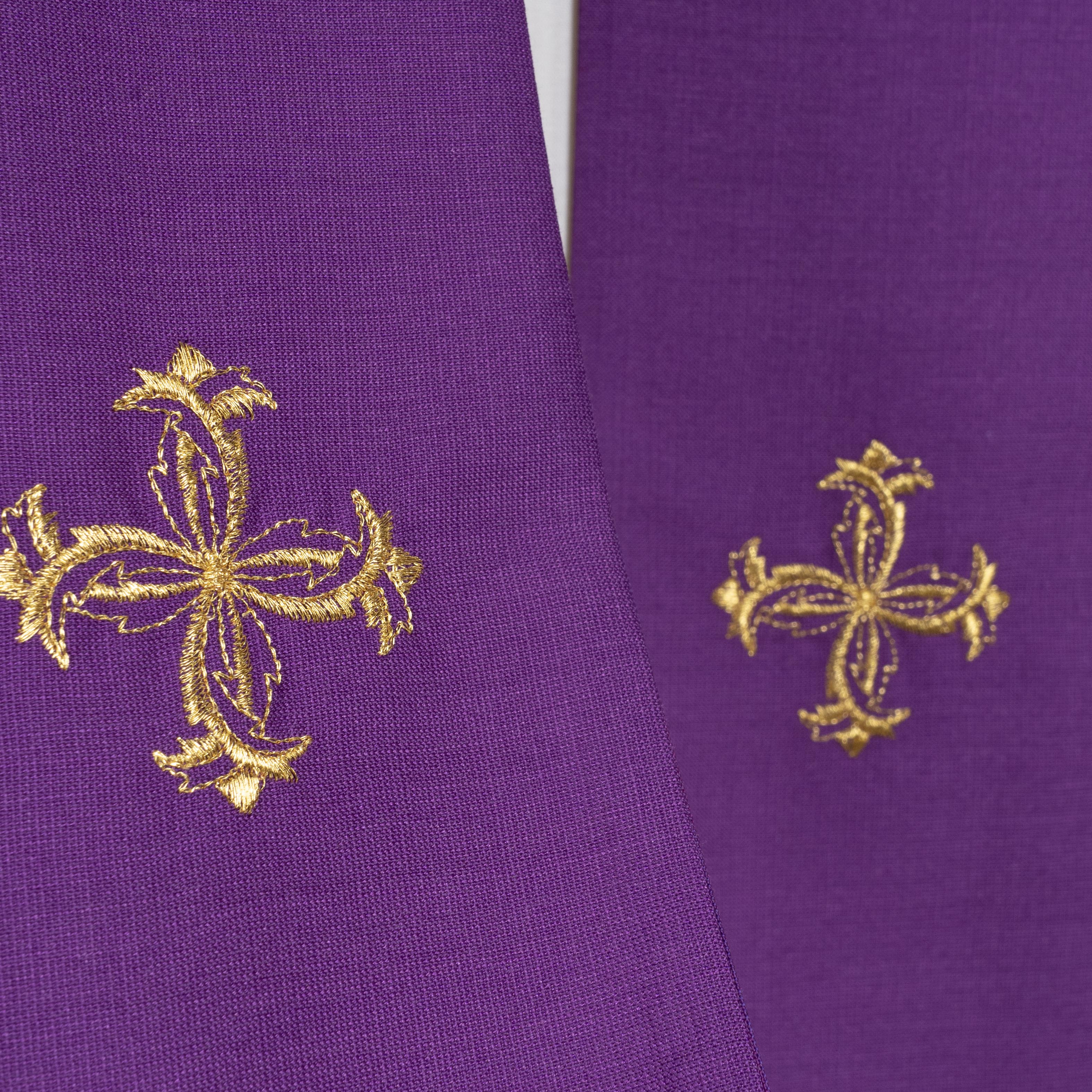Casula con Ricamo Croce in Oro (Colori Liturgici, Morello e Rosa Disponibili)