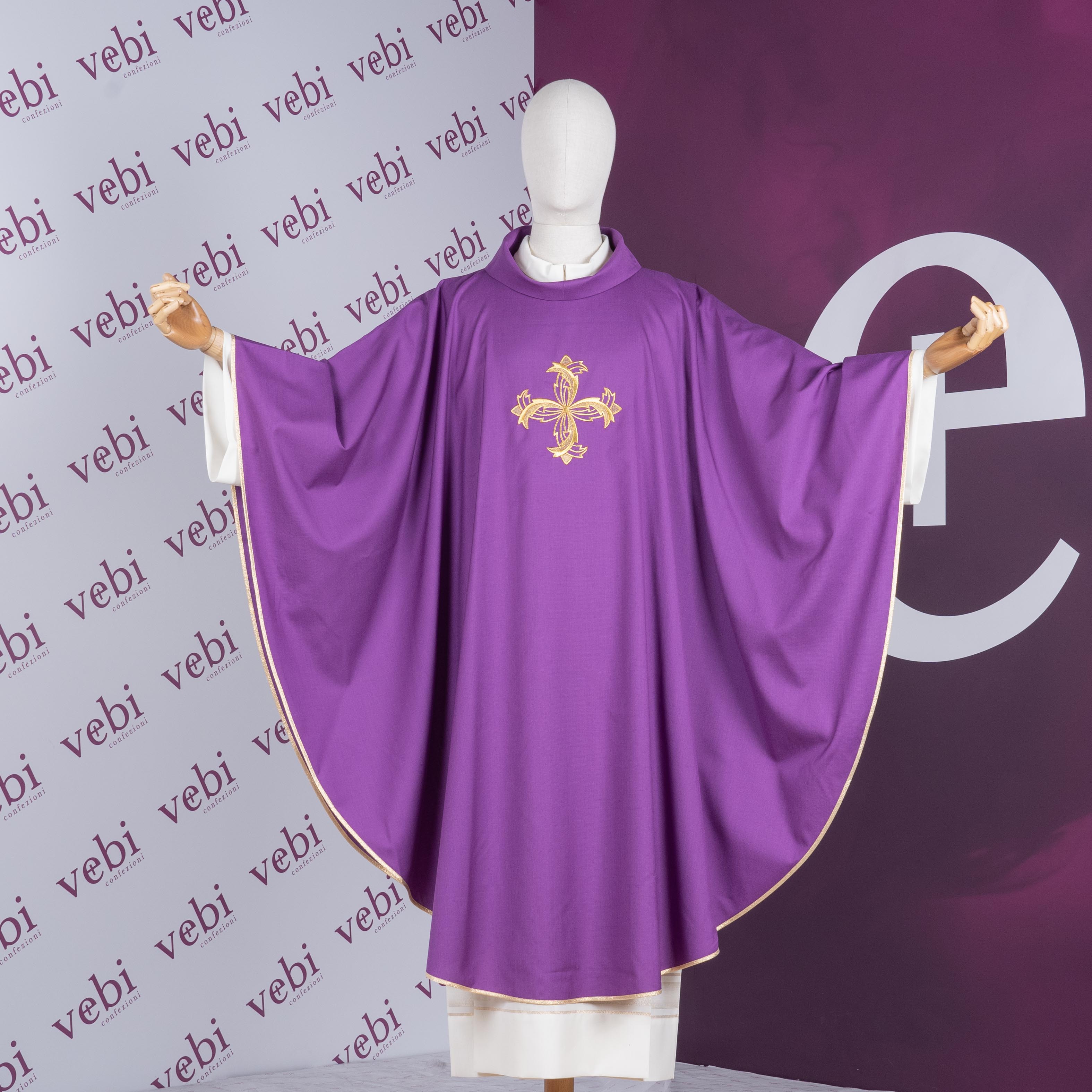 Casula con Ricamo Croce in Oro (Colori Liturgici, Morello e Rosa Disponibili)