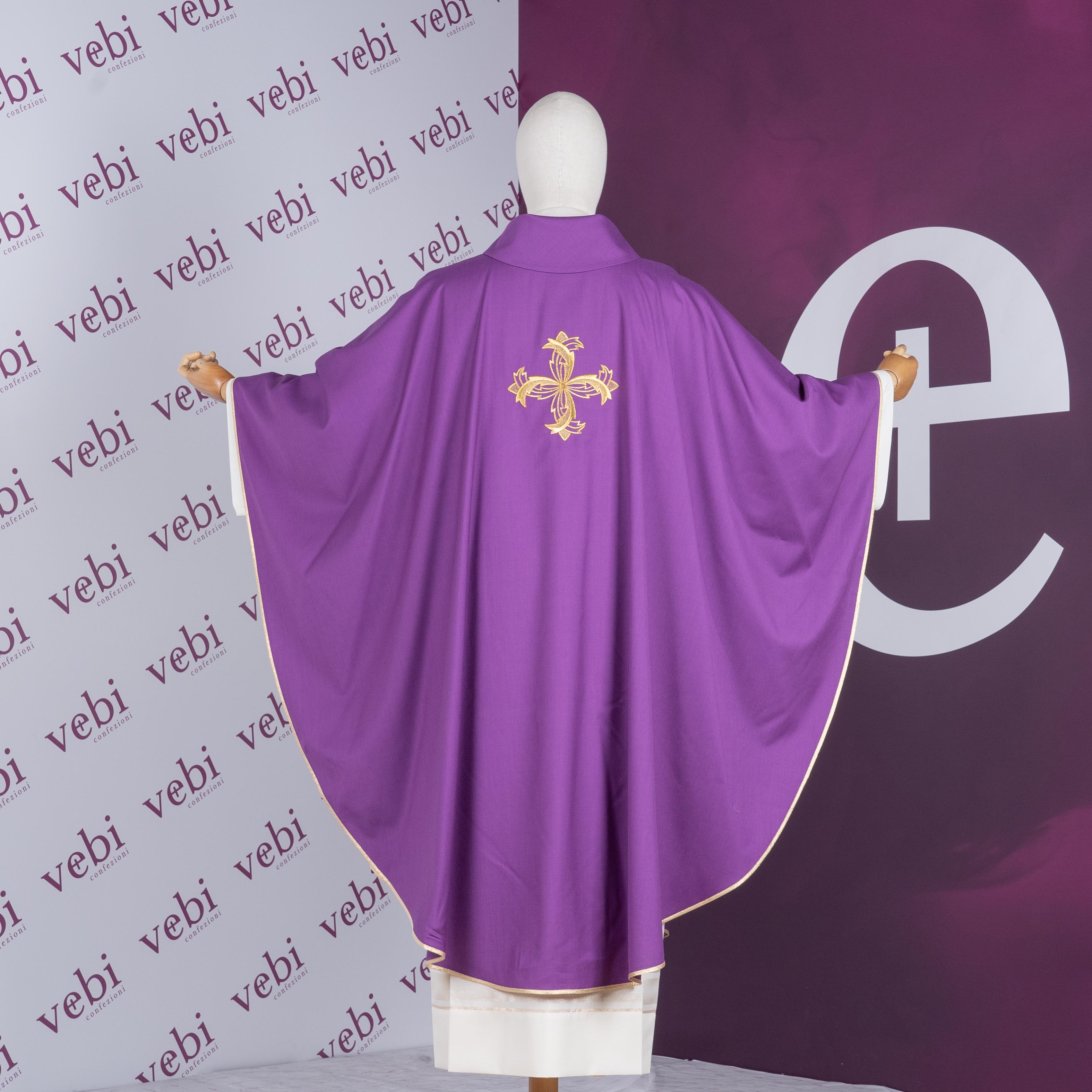 Casula con Ricamo Croce in Oro (Colori Liturgici, Morello e Rosa Disponibili)