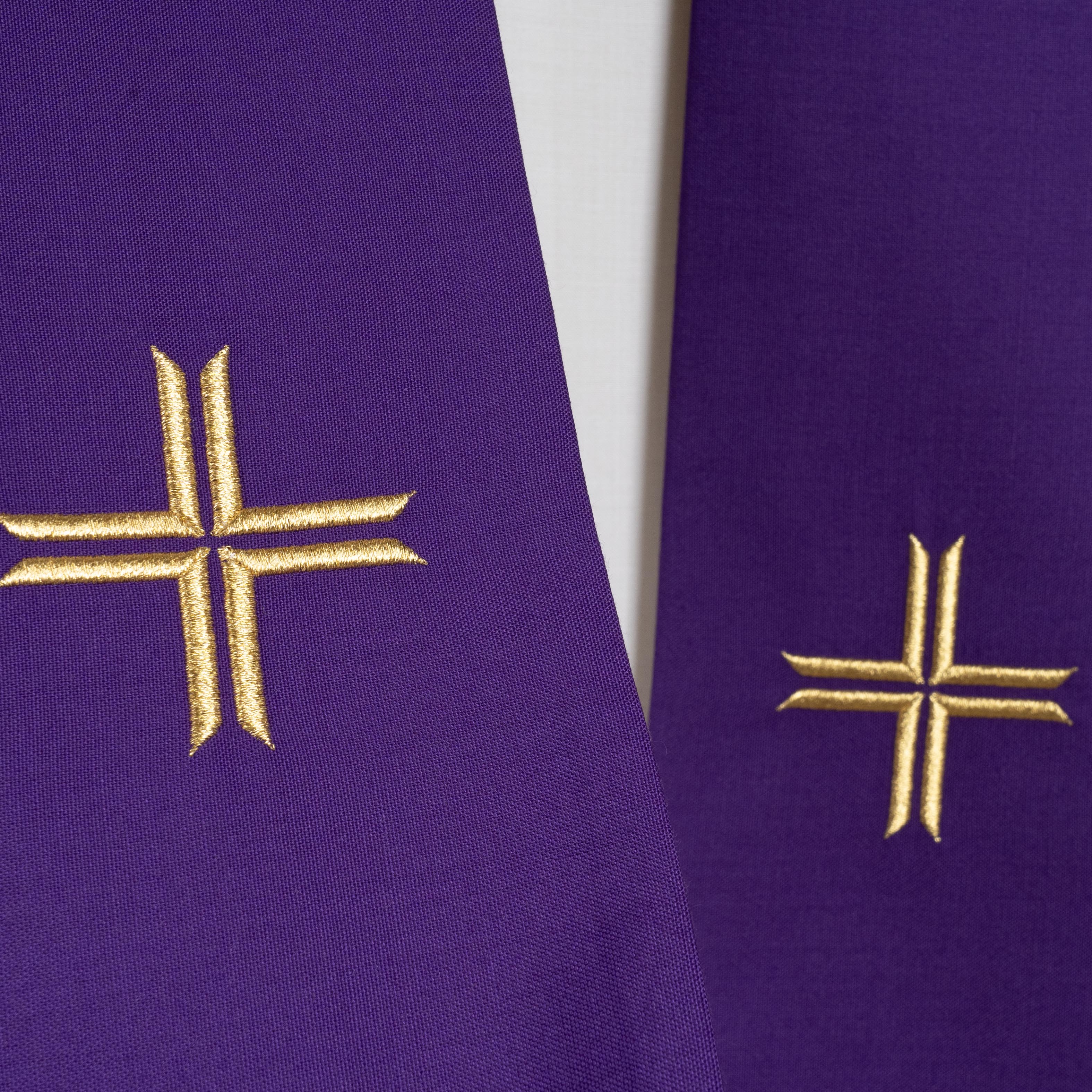 Casula con Ricamo Croce (Colori Liturgici e Morello Disponibili)