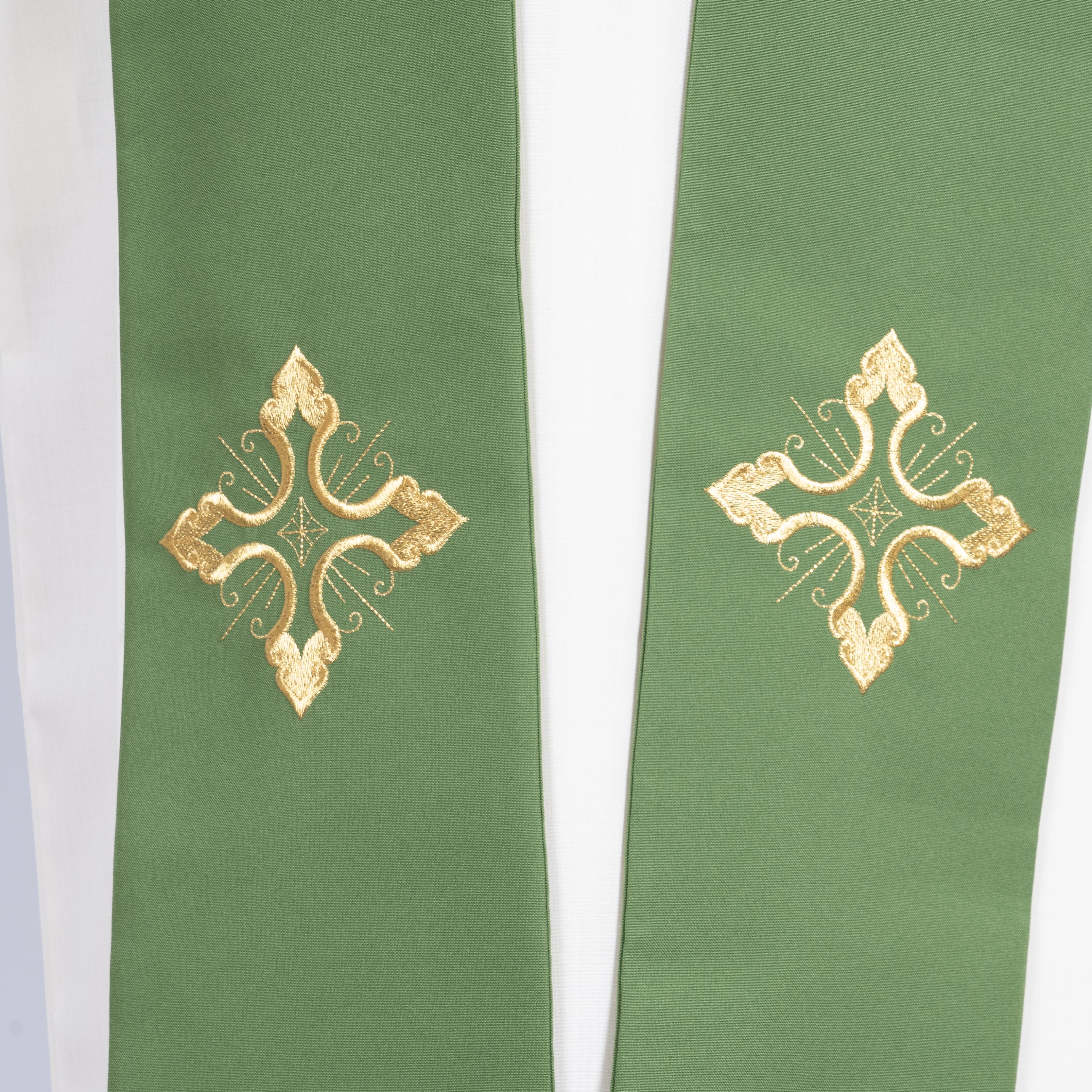 Stola per Sacerdote Ricamo Croce Rifinitura Oro (Colori Liturgici Disponibili)