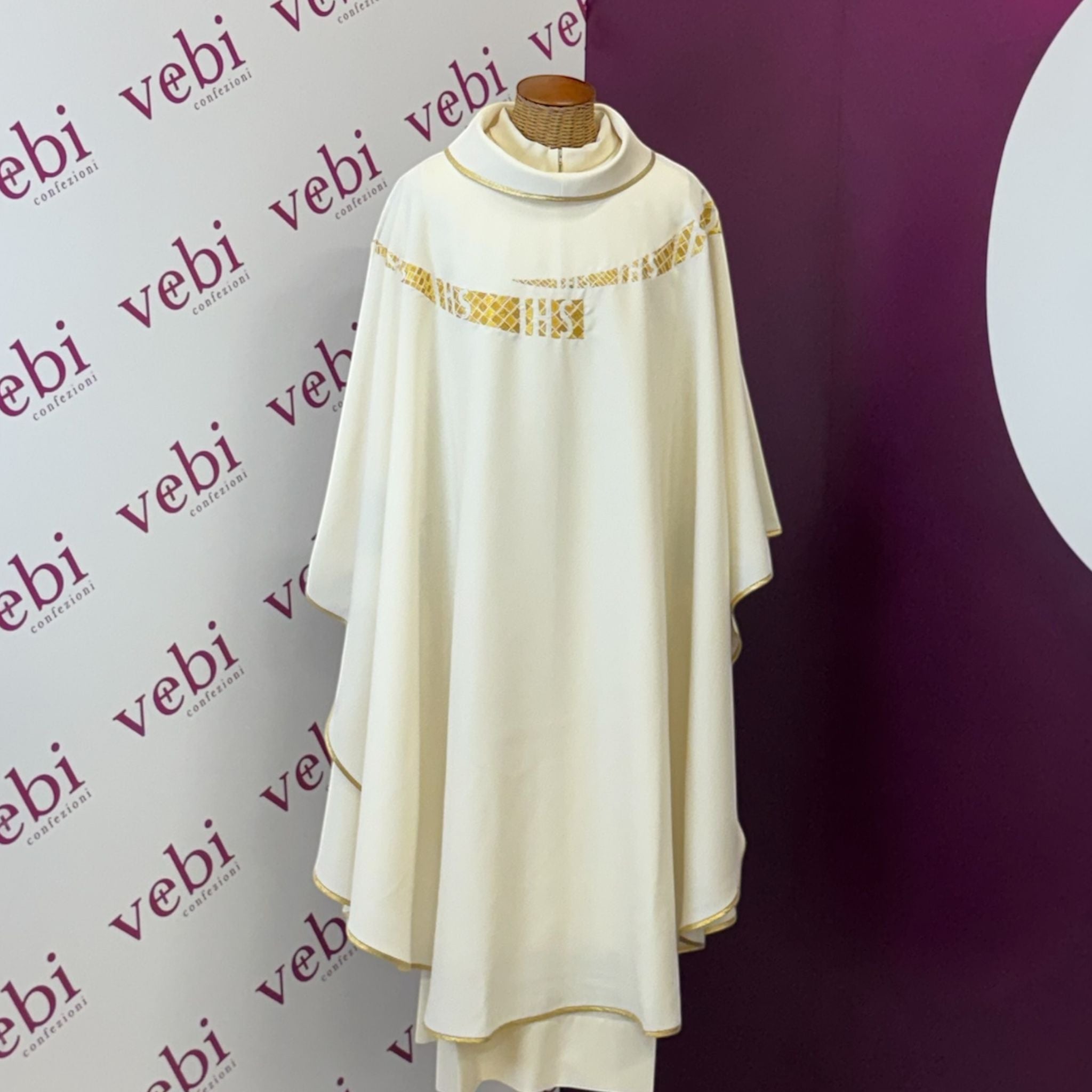 Casula Liturgica Decoro IHS sulle Spalle (Disponibile Colori Liturgici, Rosa, Celeste, Morello)