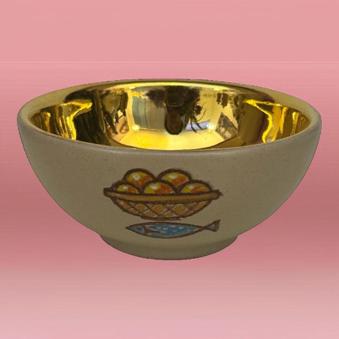 Patena in Ceramica con Disegno Pane e Pesci e Interno Oro