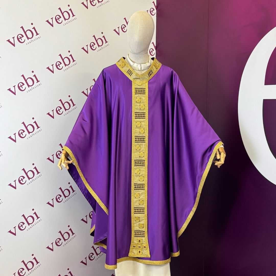 Casula in Raso di Seta con Passamaneria Oro e Nera (Colori Liturgici Disponibili)