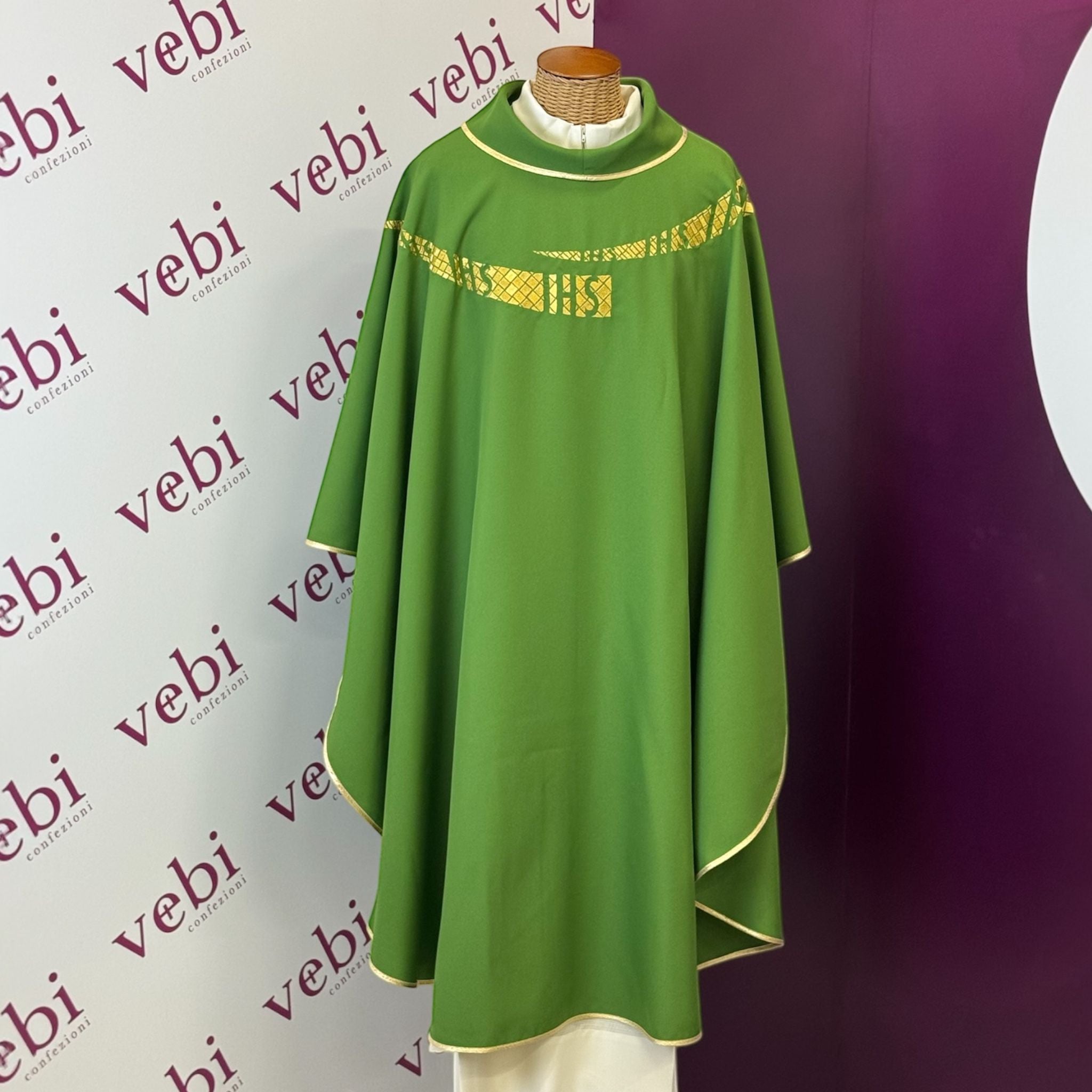 Casula Liturgica Decoro IHS sulle Spalle (Disponibile Colori Liturgici, Rosa, Celeste, Morello)
