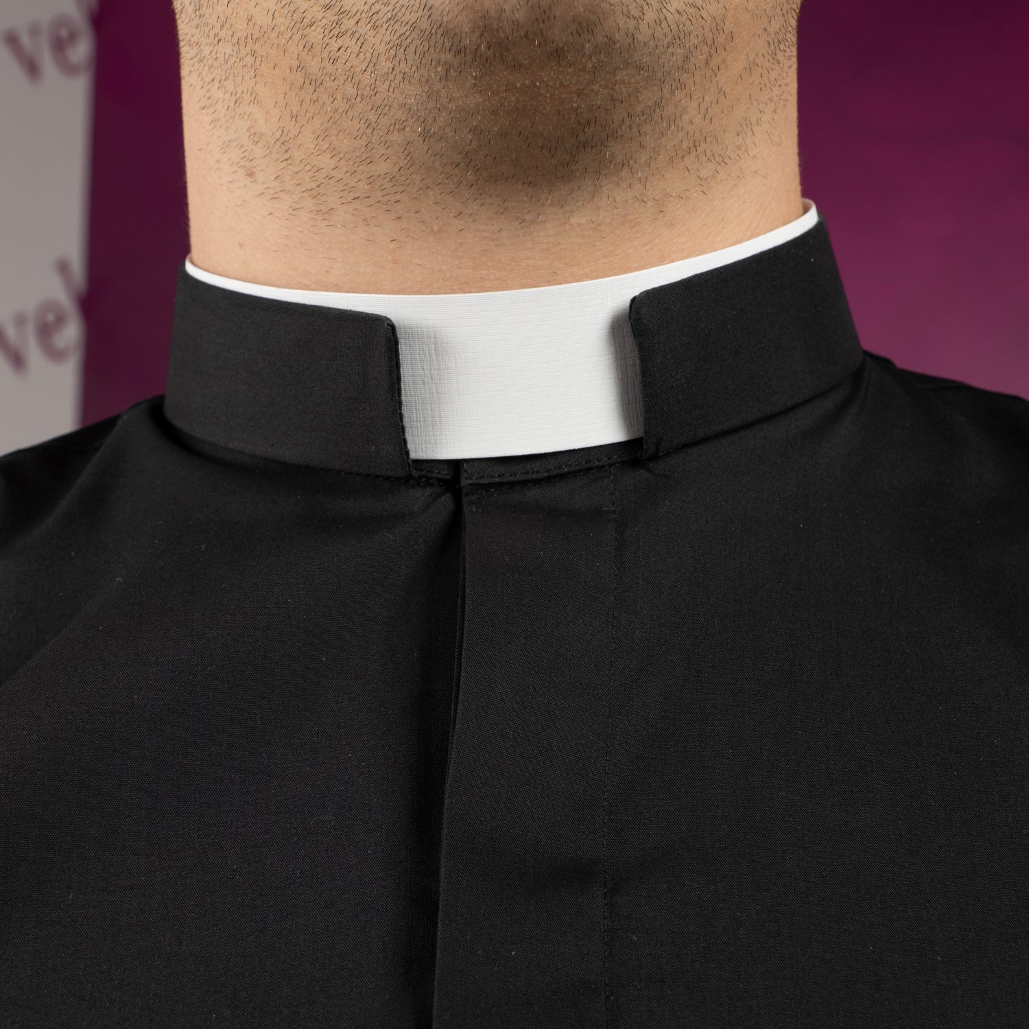 Camicia Sacerdotale Nera o Bianca con Collo Romano in Misto Cotone