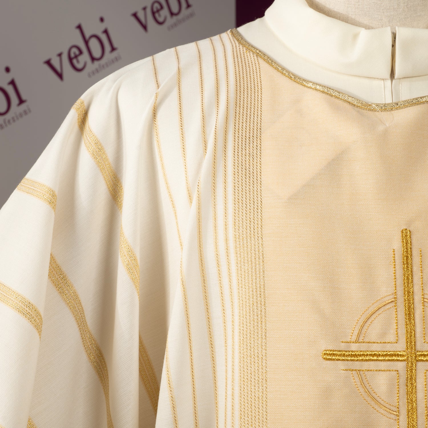 Casula in Lana con Motivi Tramati nel Tessuto (Colori Liturgici Disponibili)