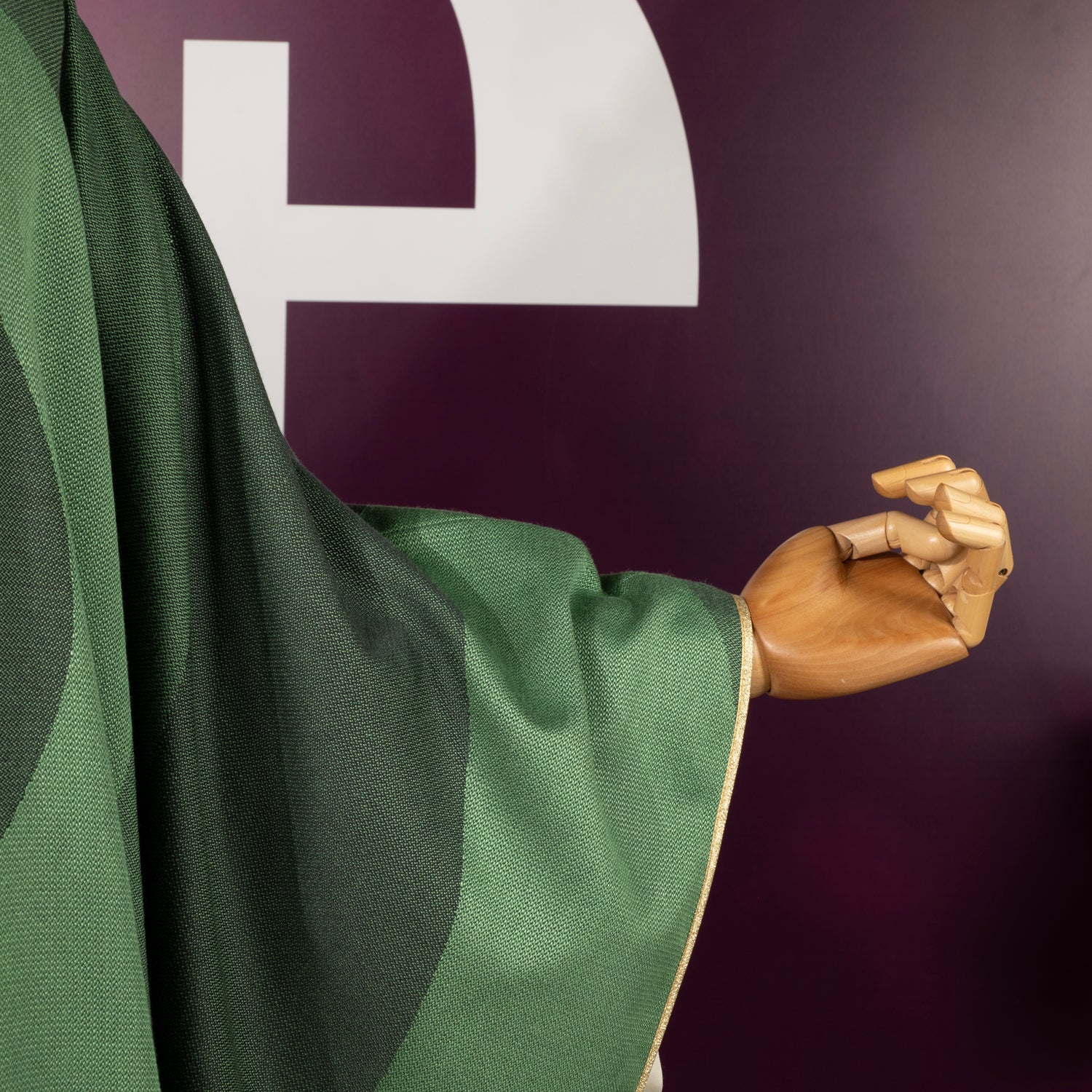 Casula in Lana con Motivi Geometrici Tramati nel Tessuto (Colori Liturgici Disponibili)