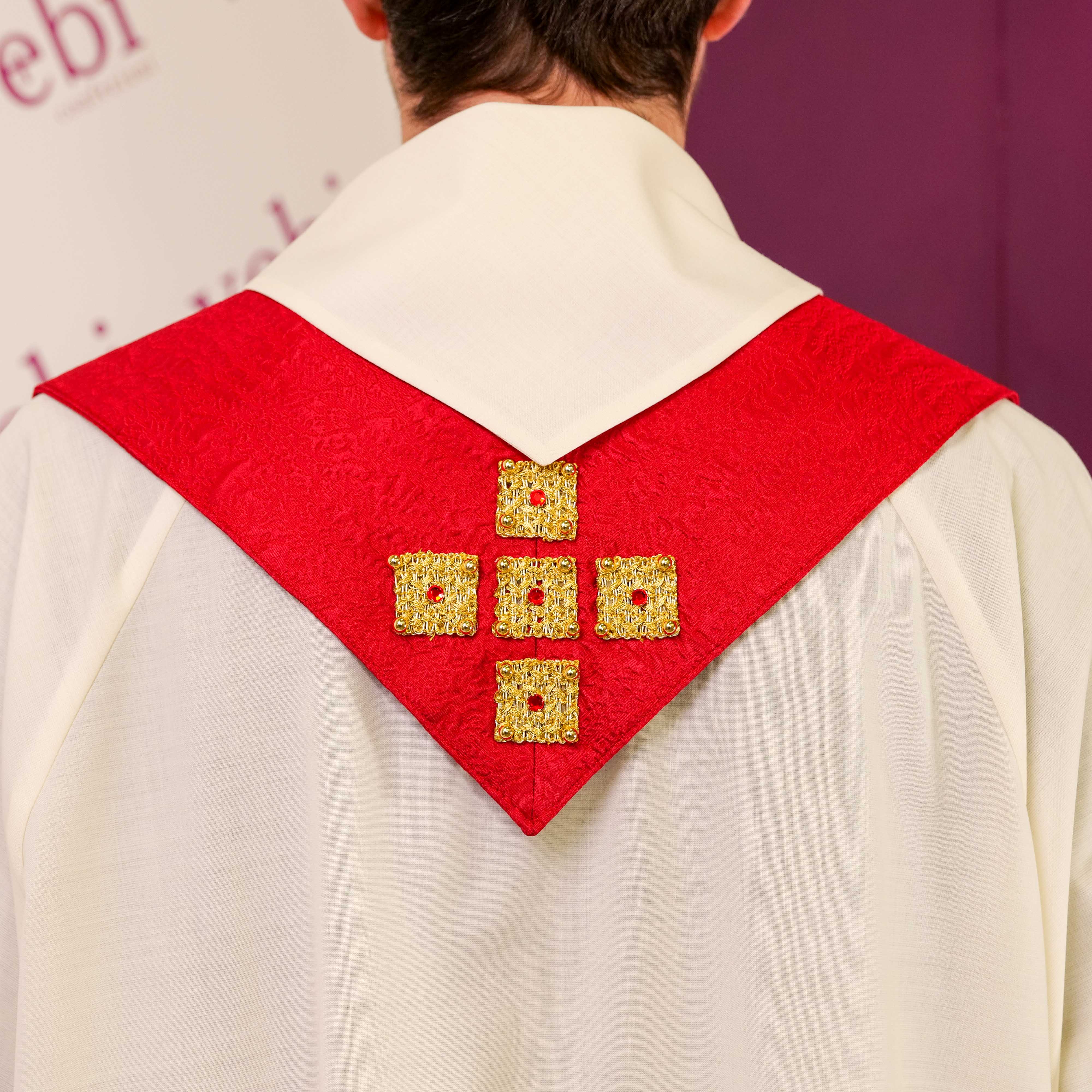 Stola Rossa in Seta Damascata con Croci in Passamaneria Oro e Swarovski Rossi