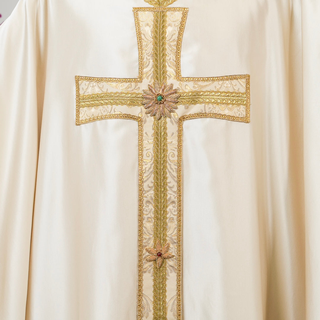 Casula Avorio in Raso di Seta con Lunga Croce in Damasco di Seta (Colori Liturgici Disp.)