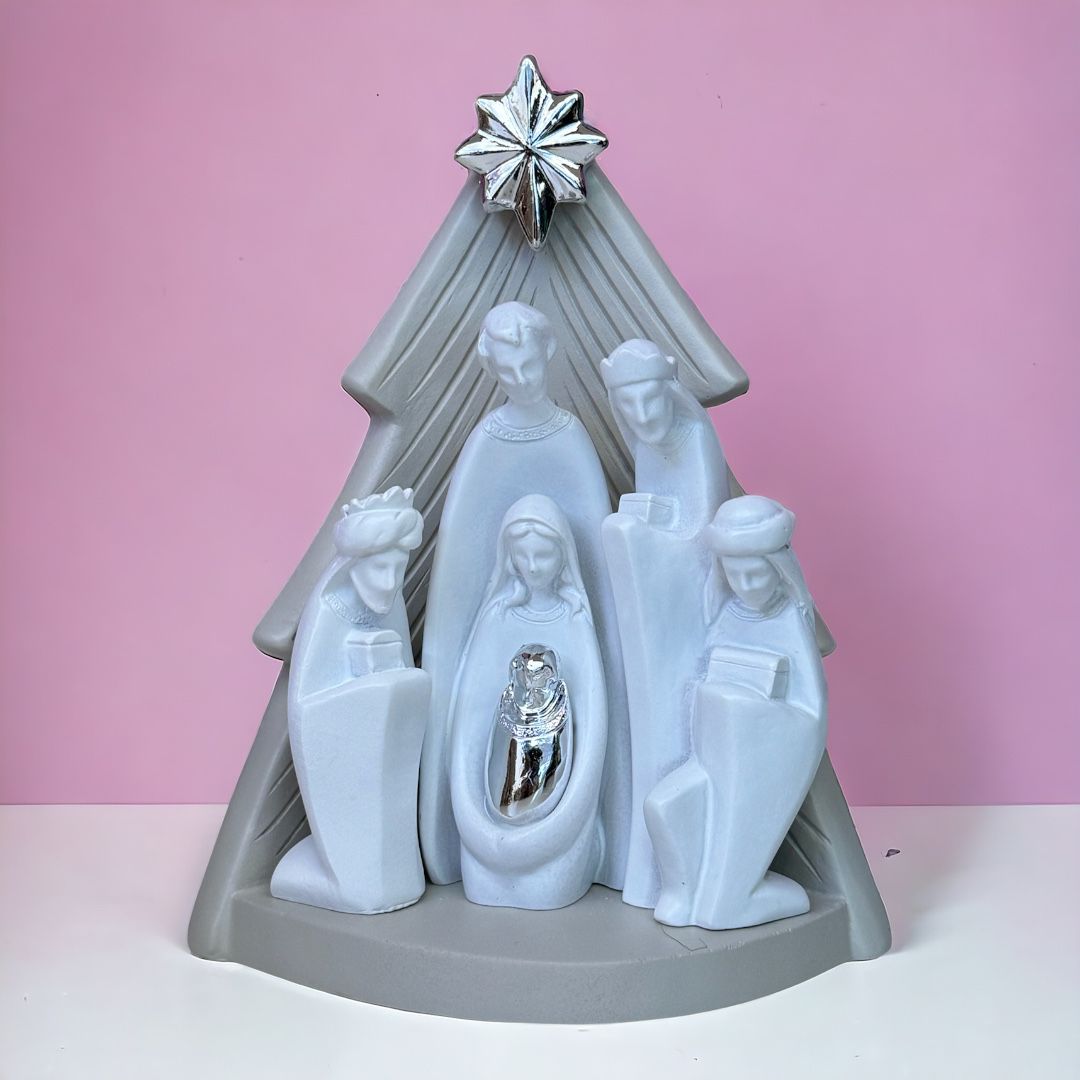 Natività con Tre Re Magi in Resina e Albero di Natale h. 16 cm