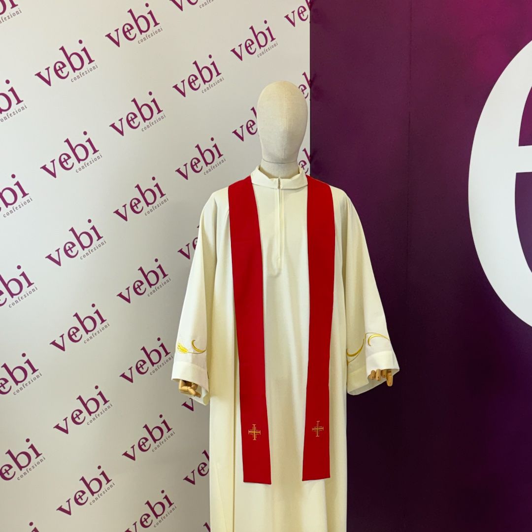 Casula Rossa in Misto Lana con Ricamo Croce in Oro