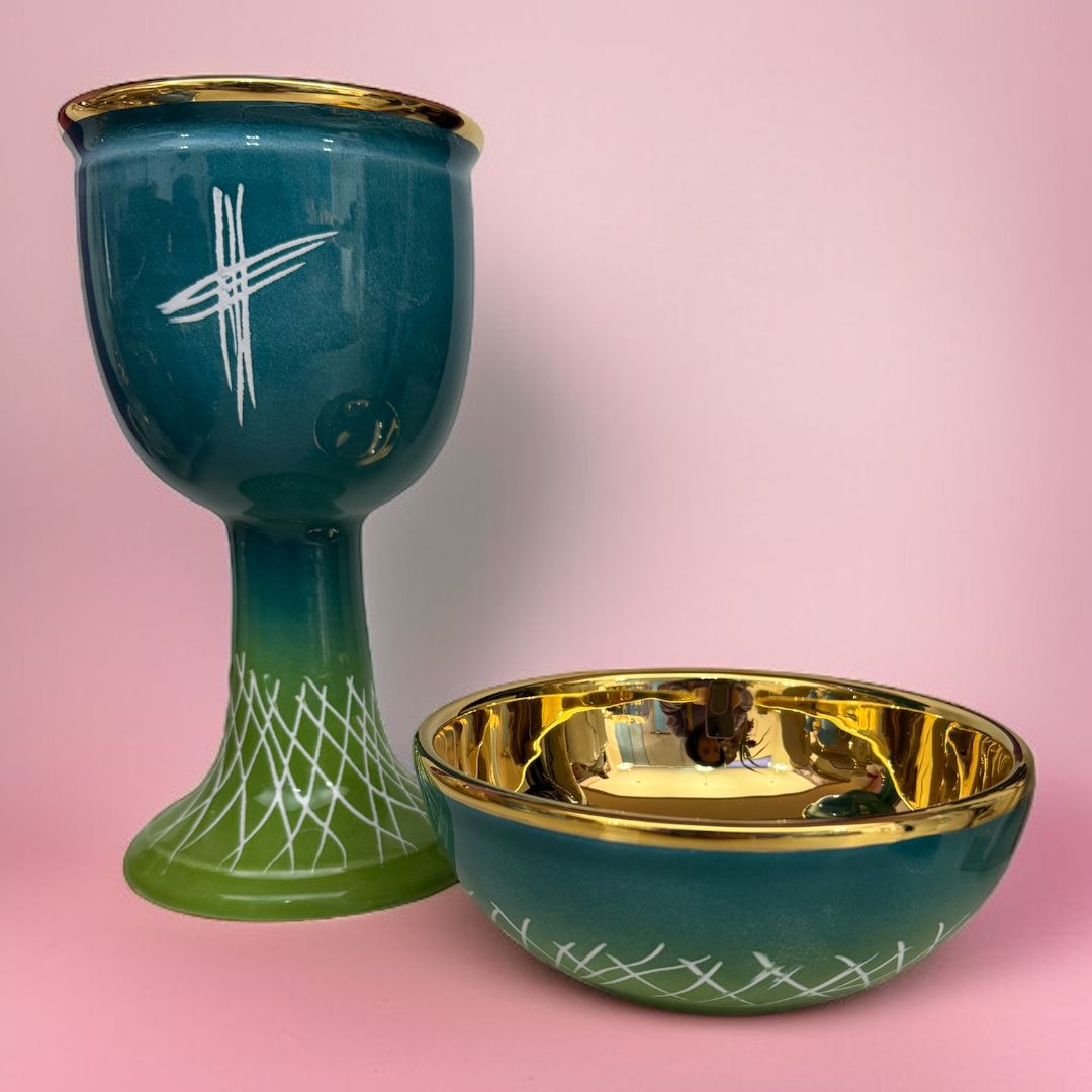 Calice e Patena in Ceramica Verde Dipinta a Mano Interno Oro