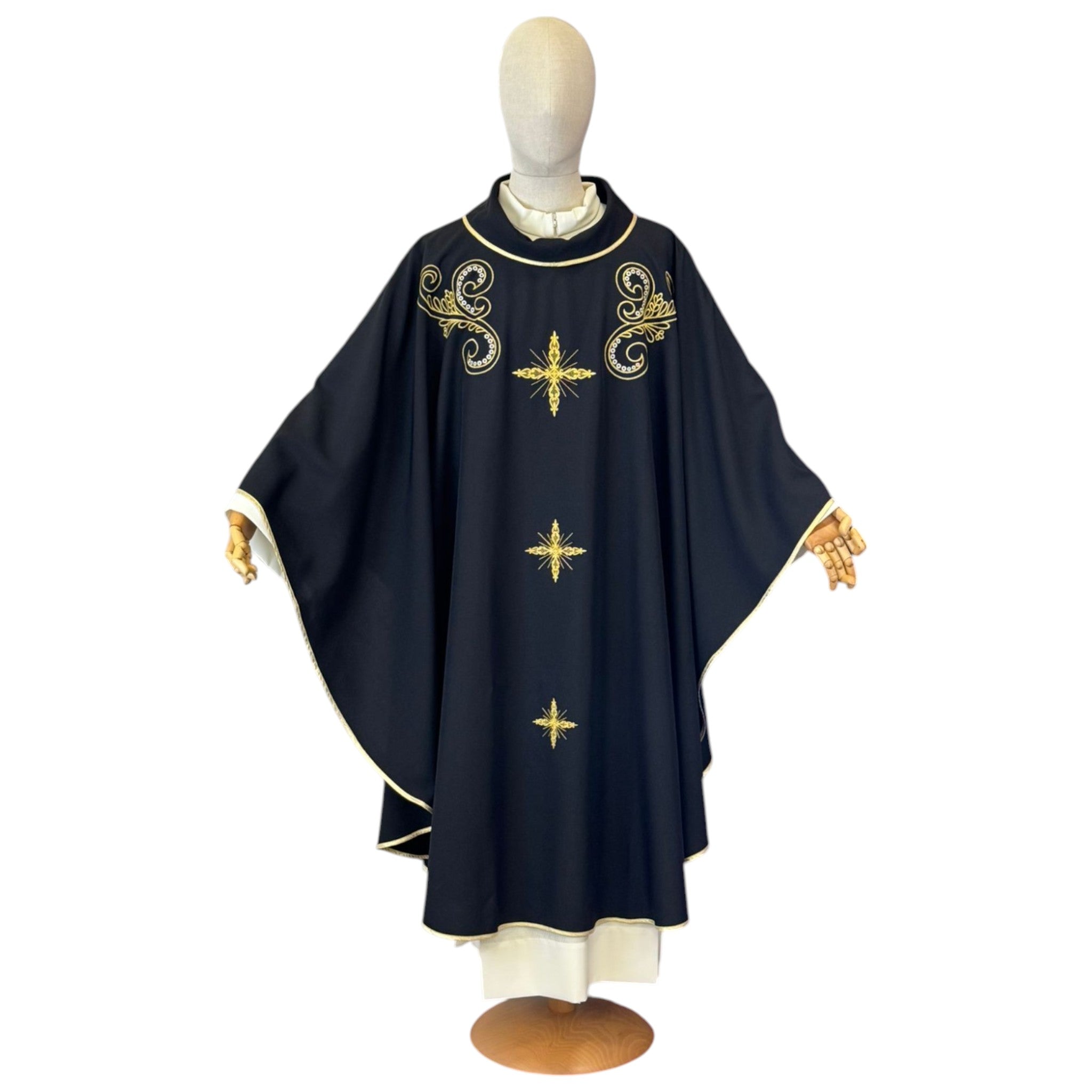 Casula da Sacerdote Ricamo tre croci Dettaglio Spalle (Disponibile Colori liturgici, Rosa e Nero)