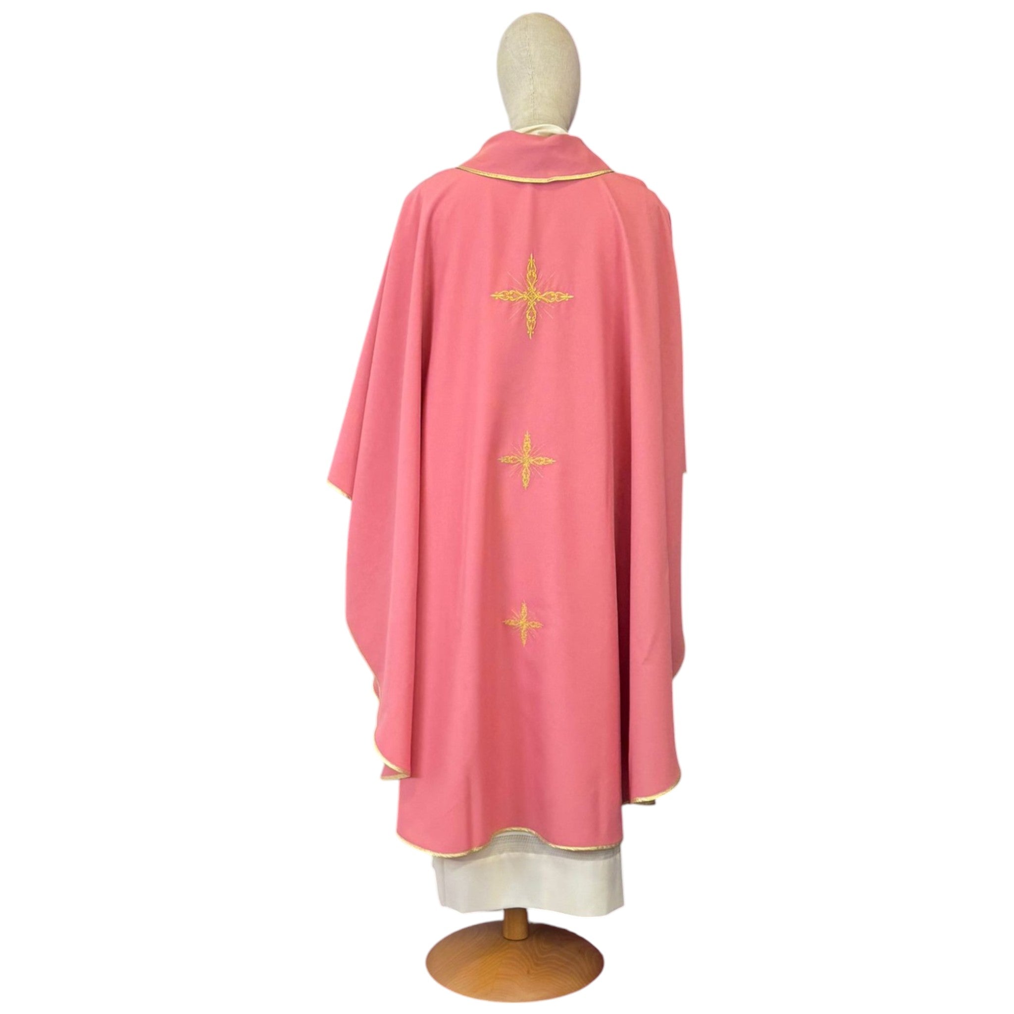 Casula da Sacerdote Ricamo tre croci Dettaglio Spalle (Disponibile Colori liturgici, Rosa e Nero)
