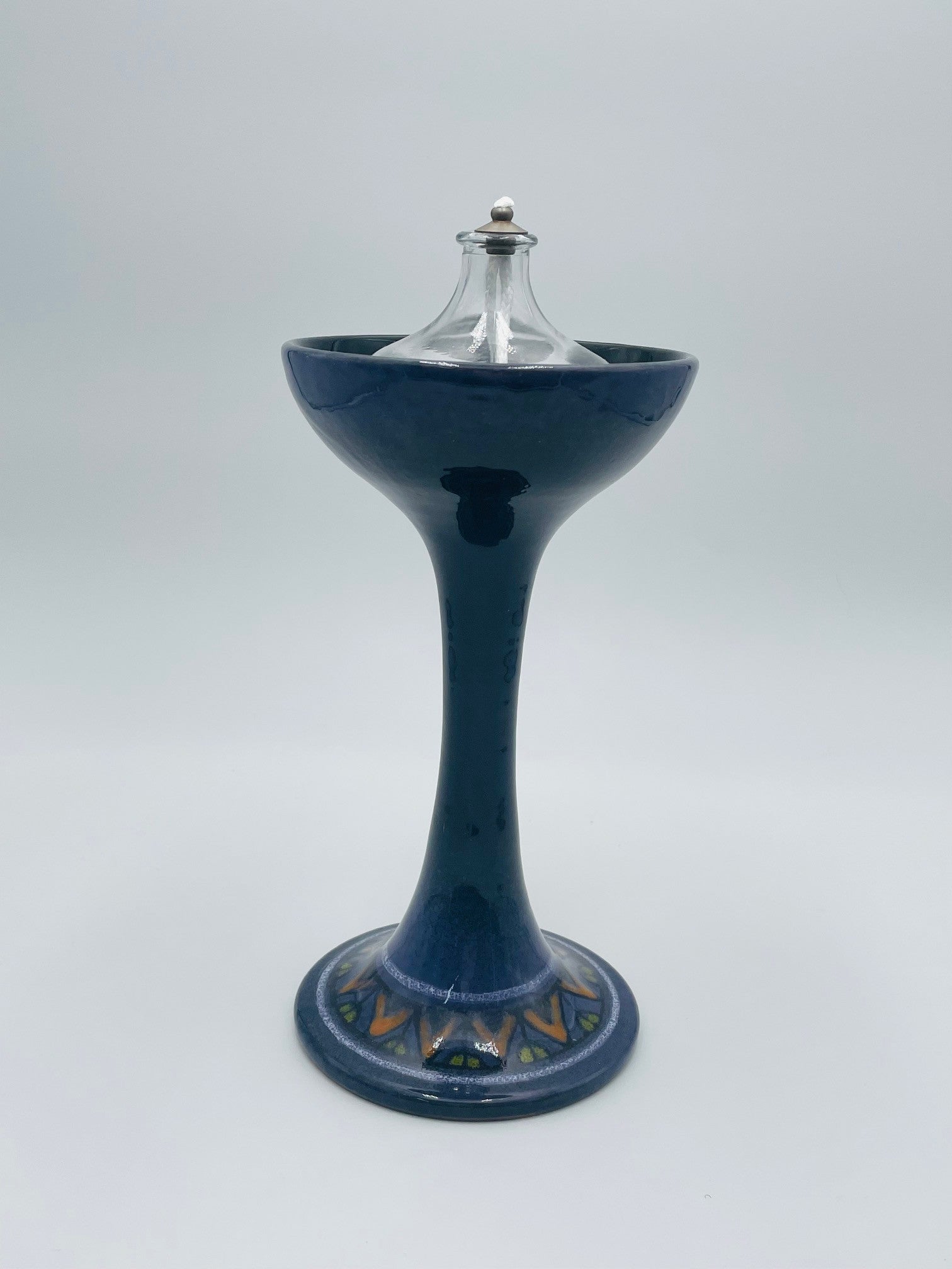 Candeliere a stelo in ceramica viola