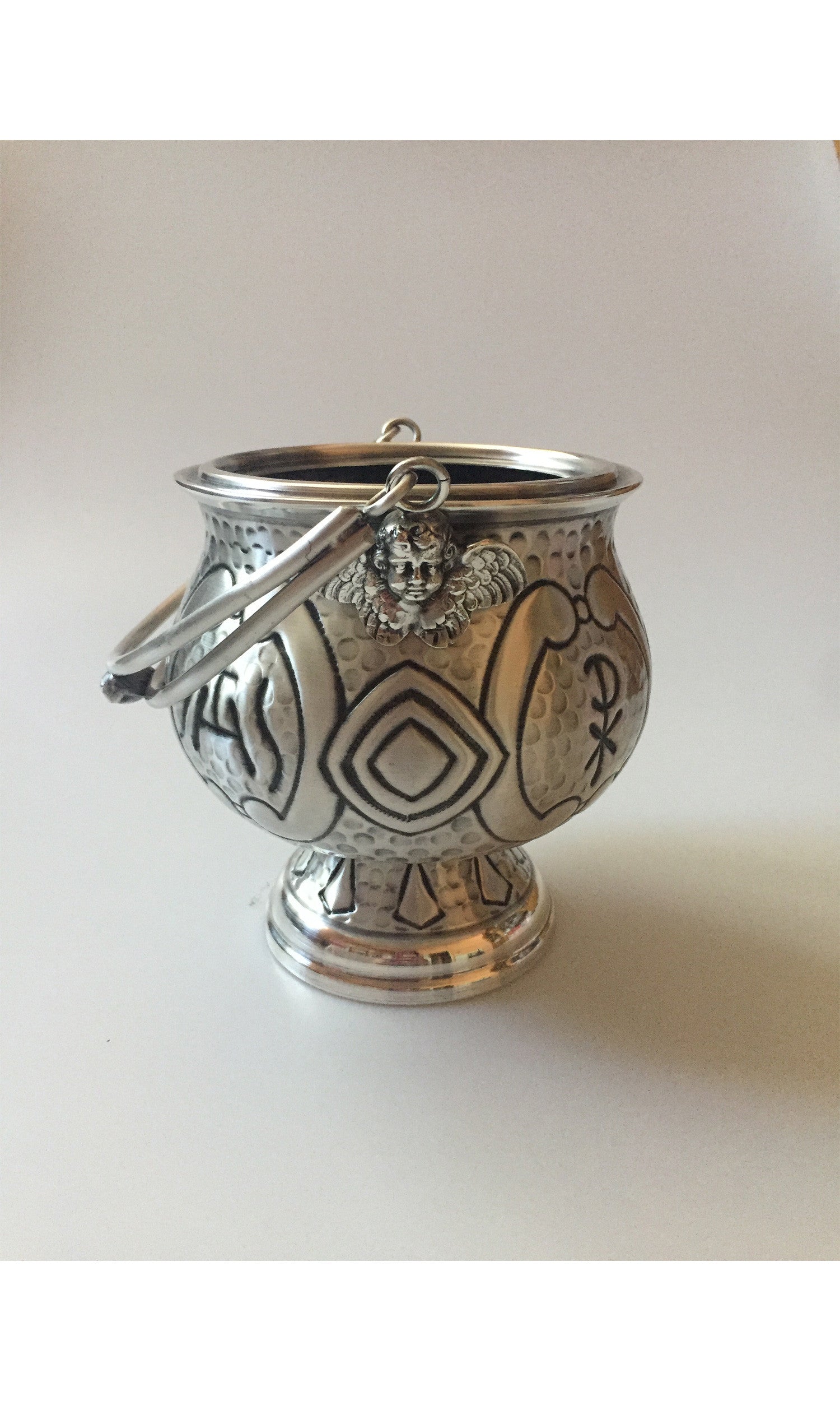 Secchiello per Acqua Santa Argento cesellato con Decorazioni