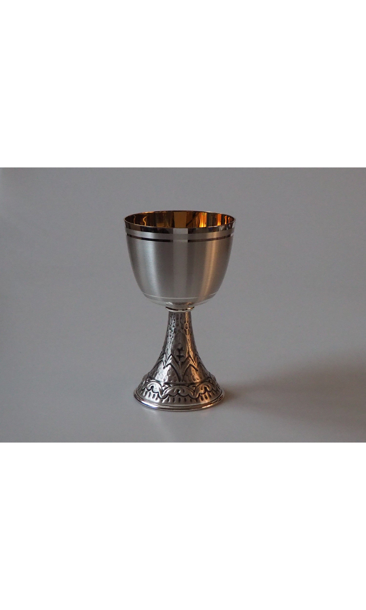 Calice in bronzo fuso Altezza 18 cm con cesellature