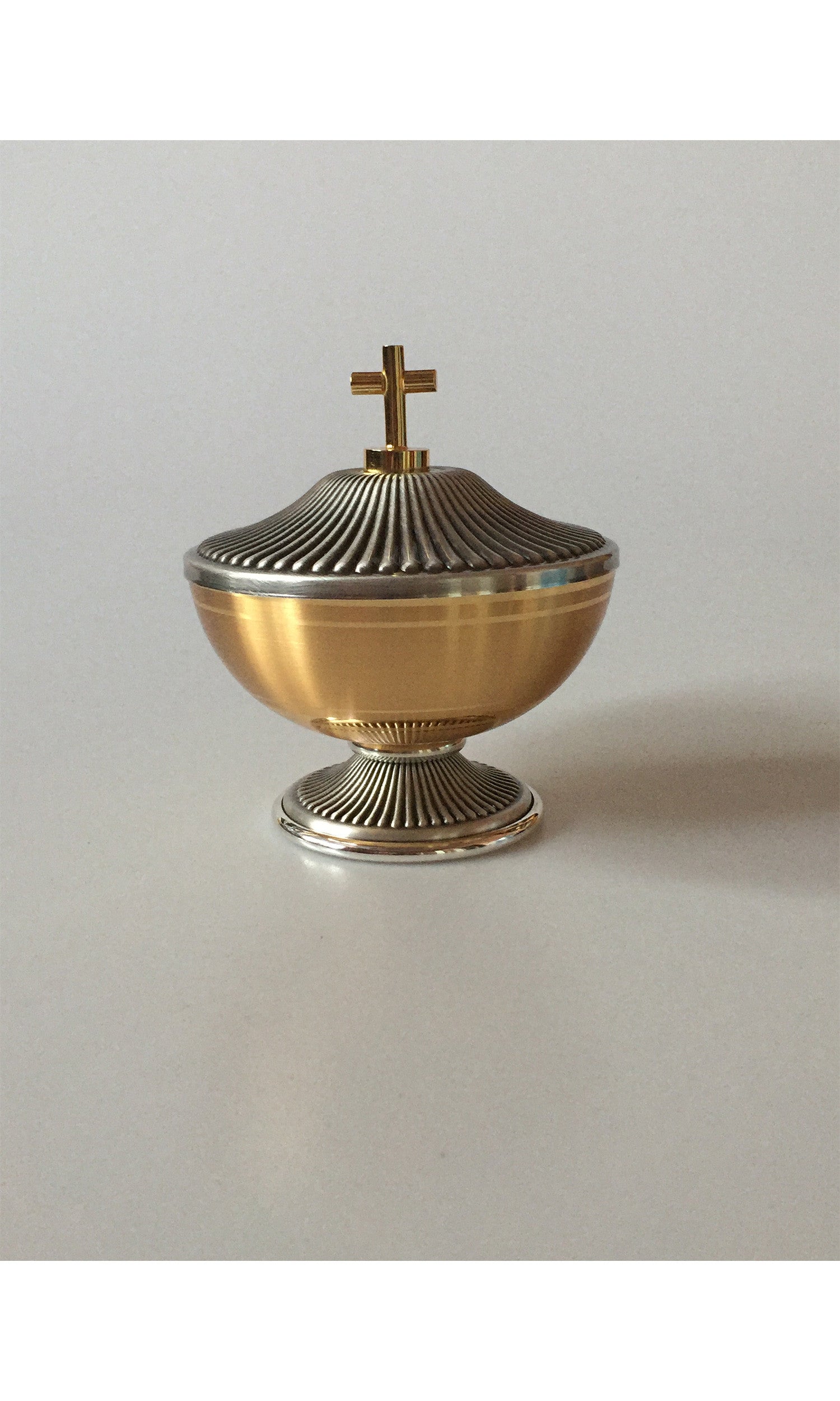 Pisside Bassa in Argento con scanalature e Coppa Oro