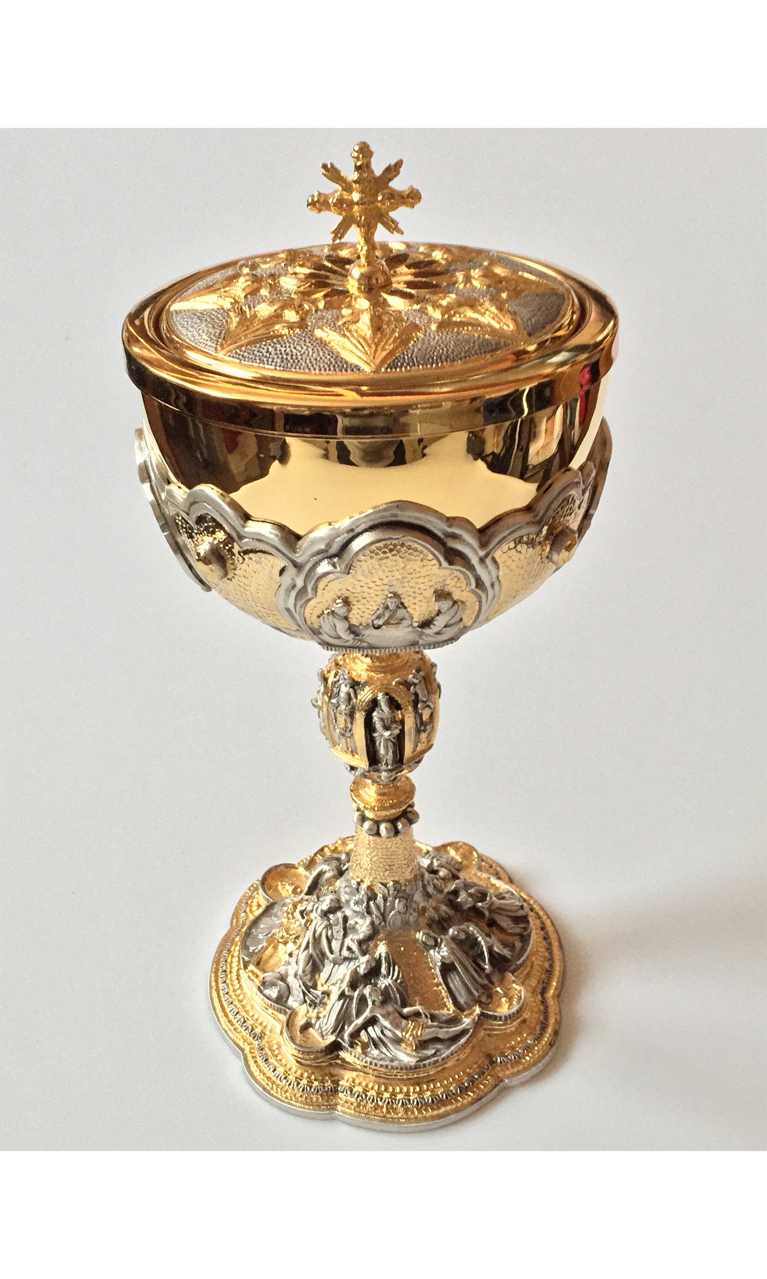 Pisside in fusione a cera persa color oro con decorazioni Argento