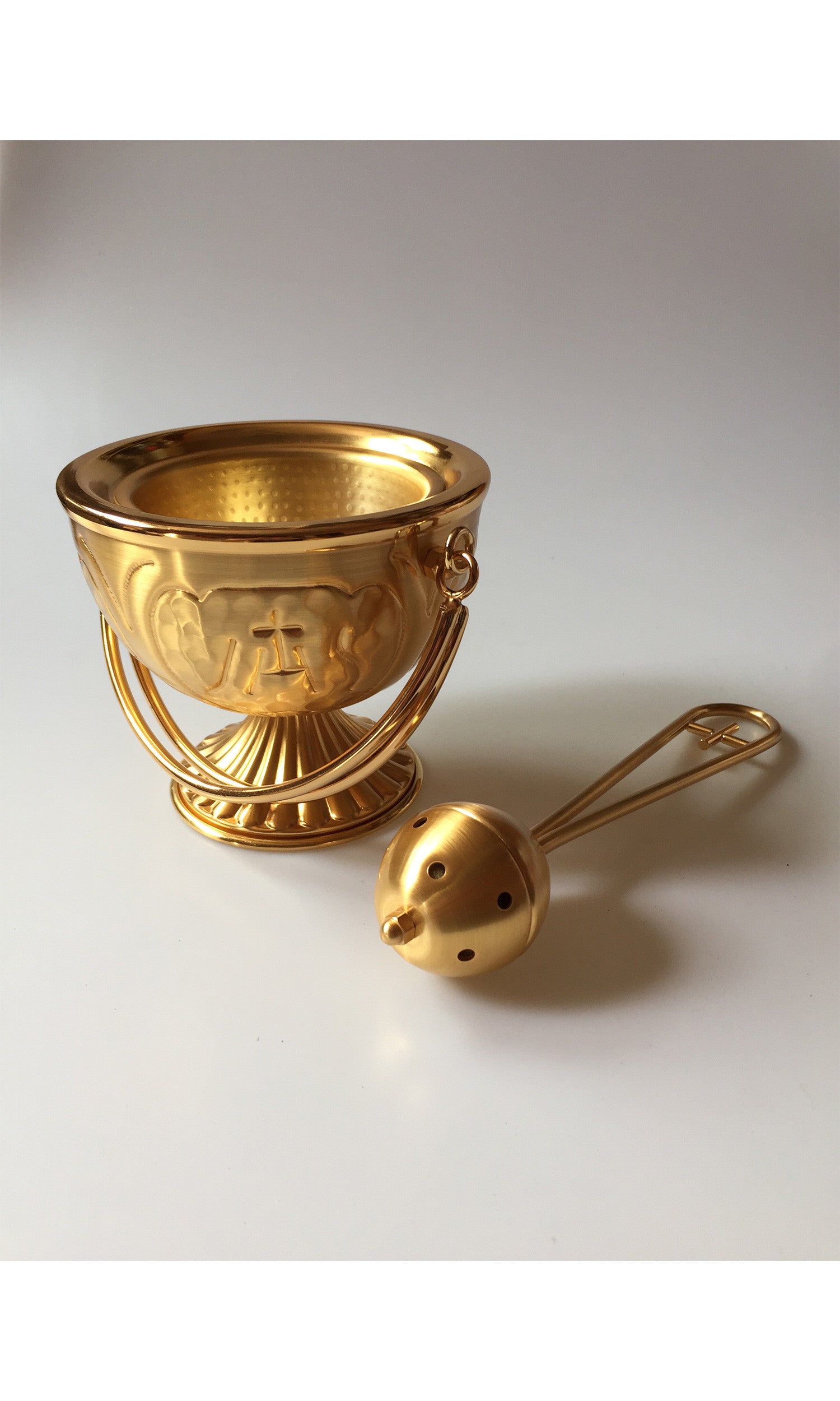 Secchiello color Dorato cesellato per Acqua Santa