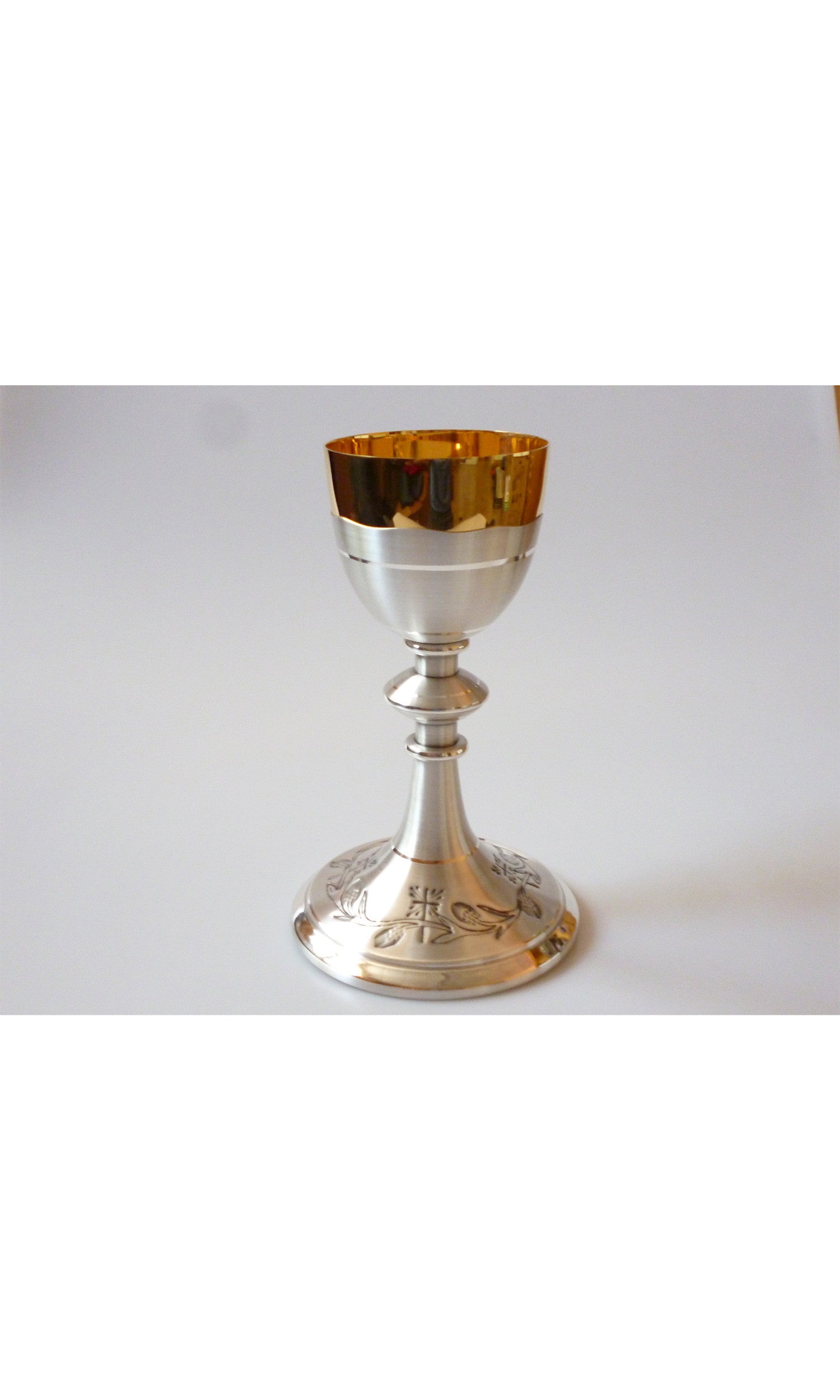 Calice classico color Argento con coppa Oro con incisioni