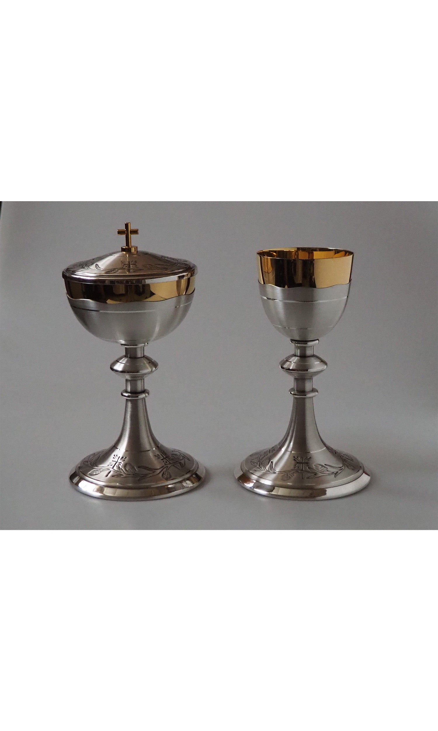 Calice classico color Argento con coppa Oro con incisioni