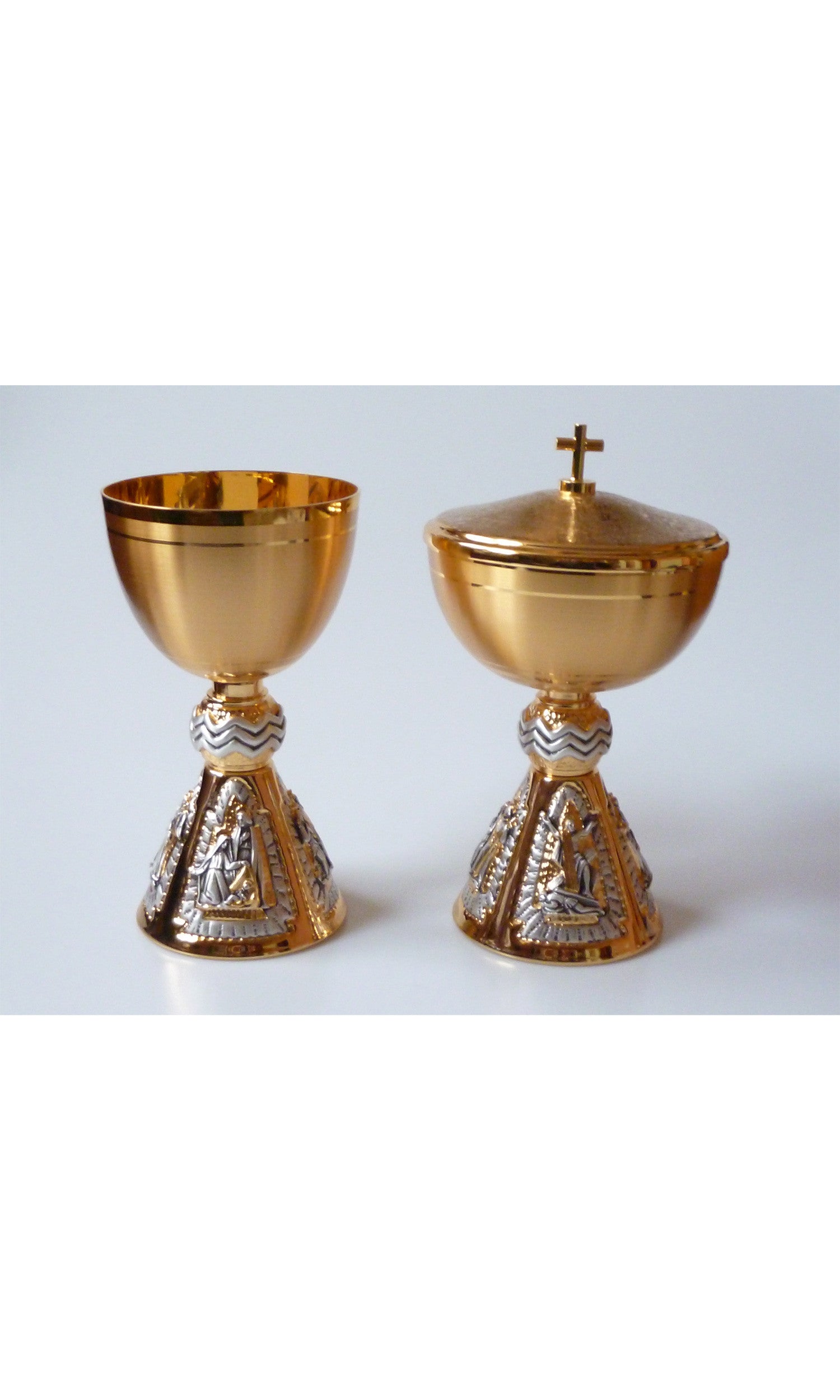 Pisside "Natività" in Dorato con decori Argento Altezza 19 cm