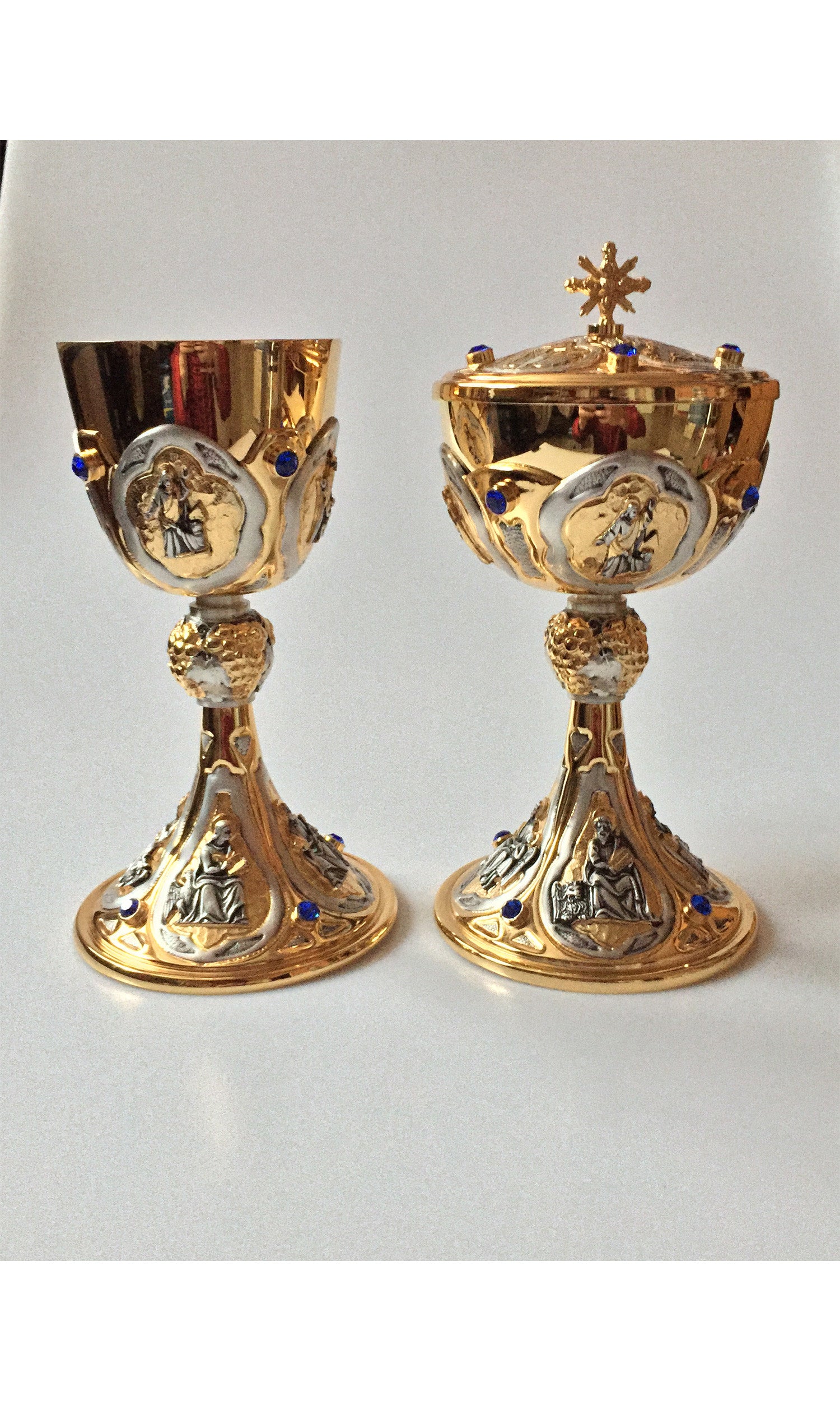 Pisside in Dorato con decori Argento e Zaffiri Blu