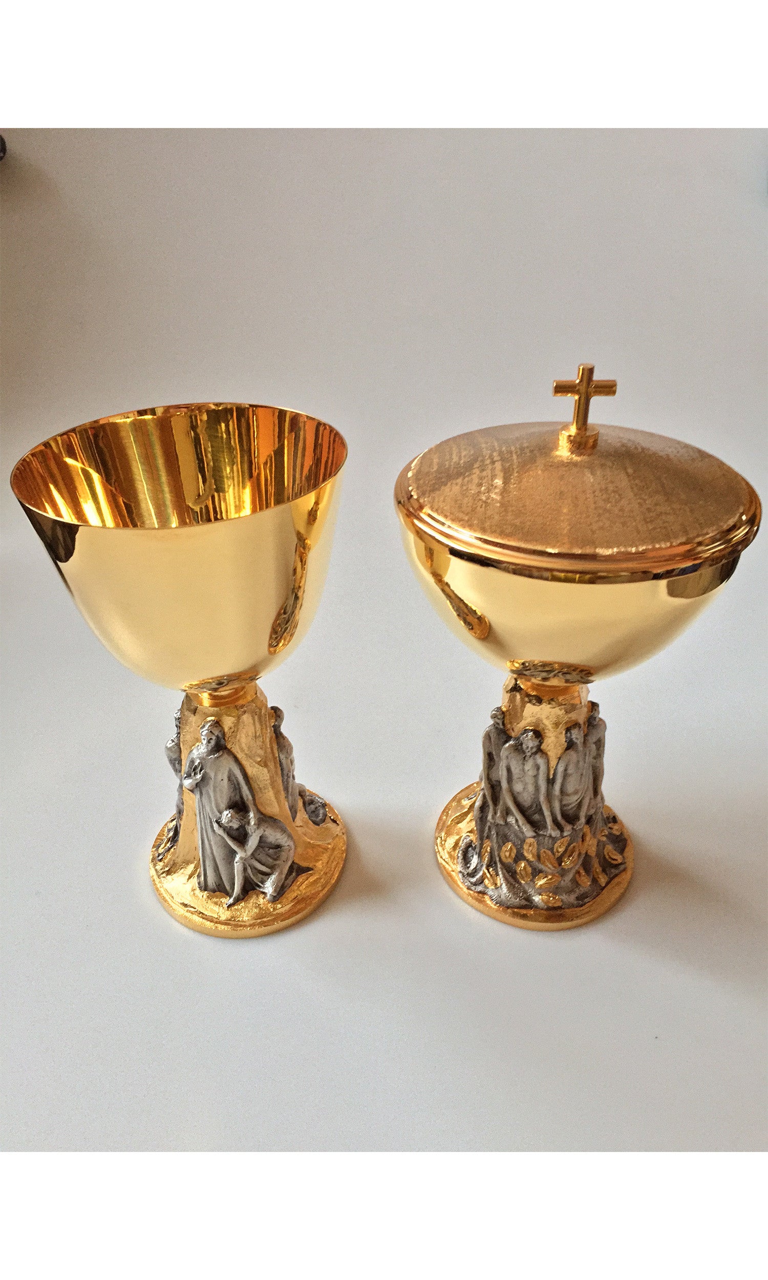 Pisside "Gesù Pescatore" in fusione di bronzo Altezza 21 cm