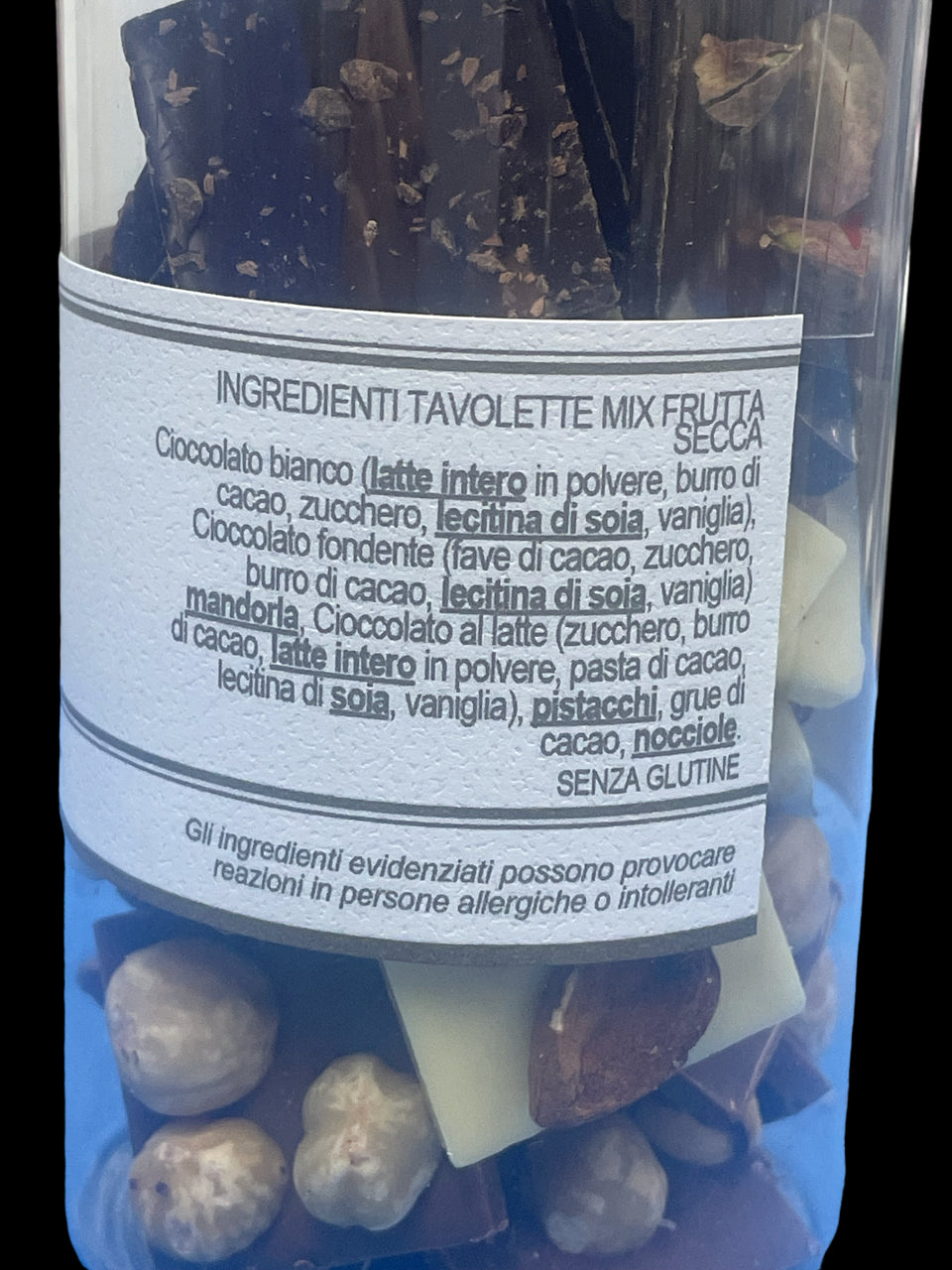 Tavolette di cioccolata con frutta secca in barattolo