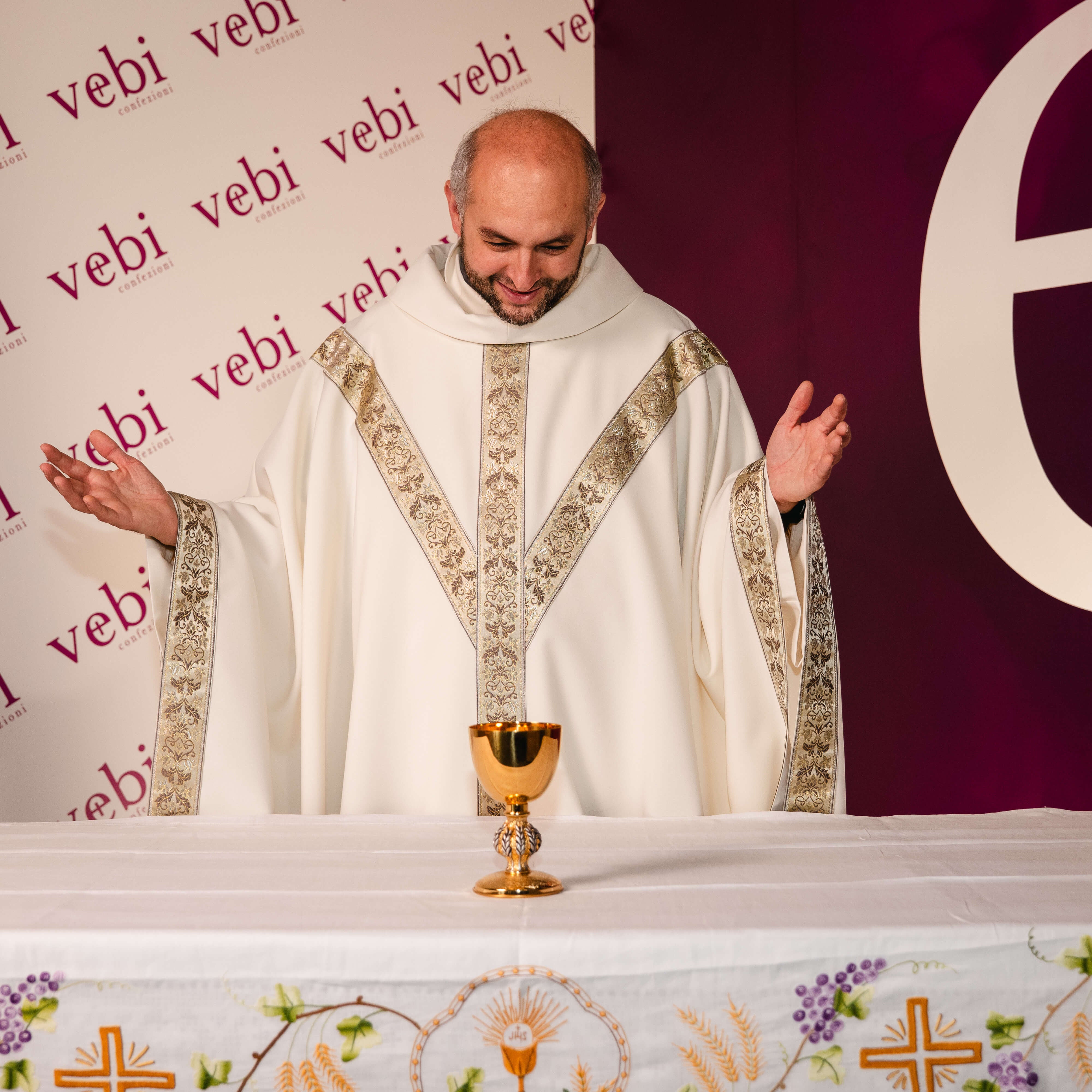 Casula Stile Americano (Colori Liturgici, Rosa e Celeste Disponibili)