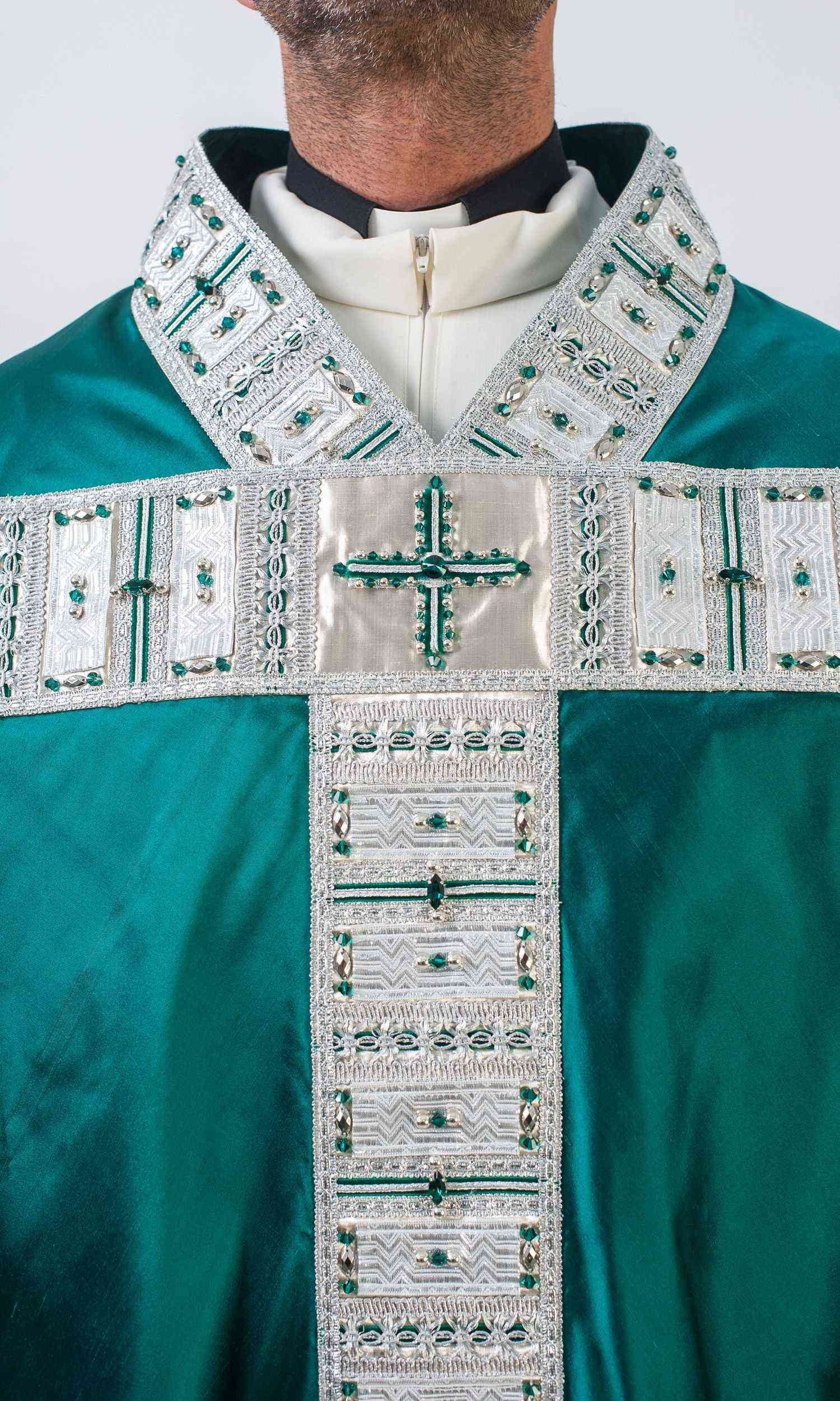 Casula verde con stolone Tau argentato