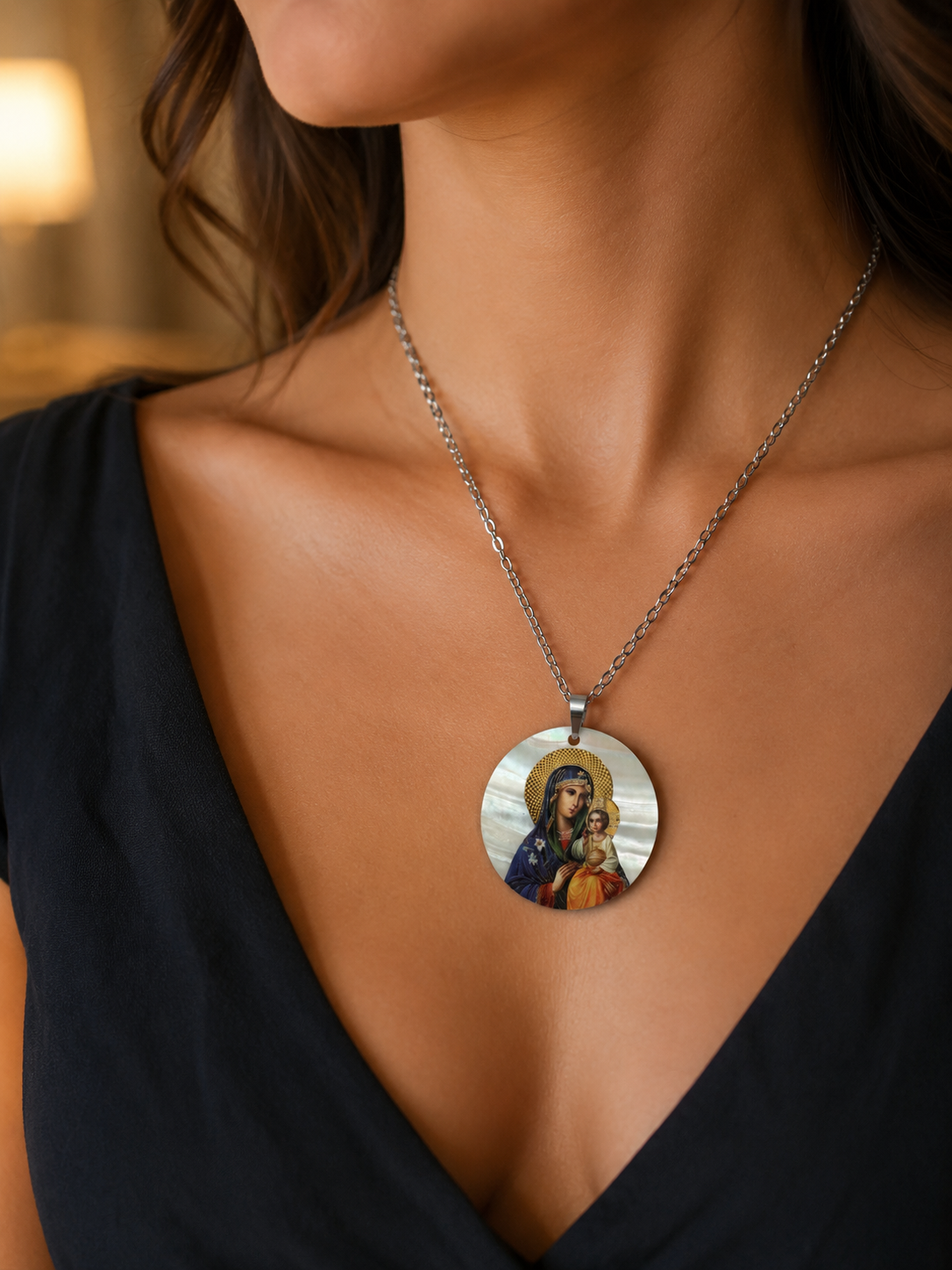 Collana Madonna del perpetuo soccorso in madreperla