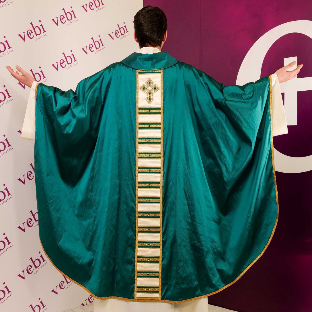 Casula in Seta con Stolone Ricamato (Colori Liturgici, Rosa e Celeste Disponibili)