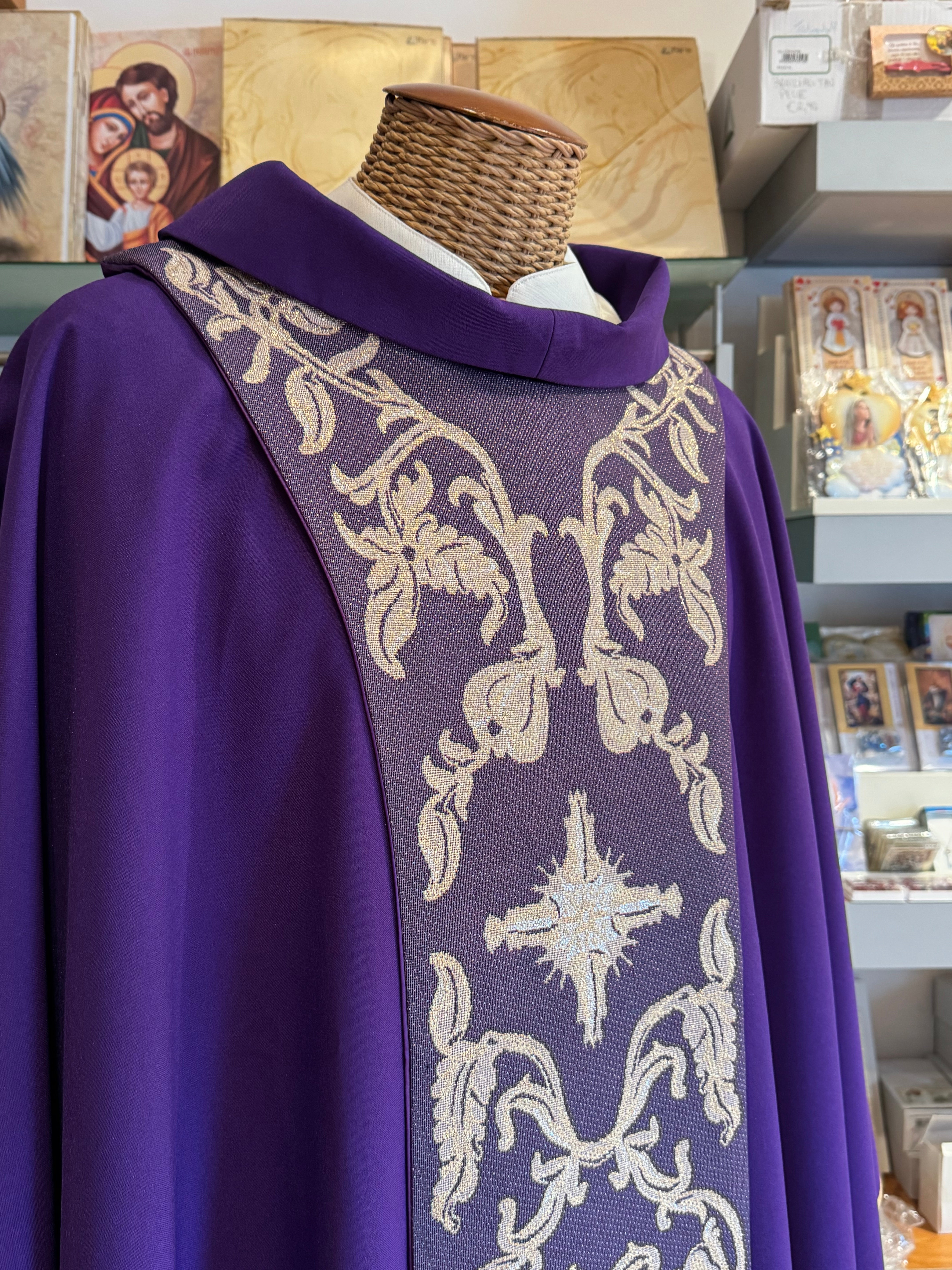 Casula liturgica viola con pallio