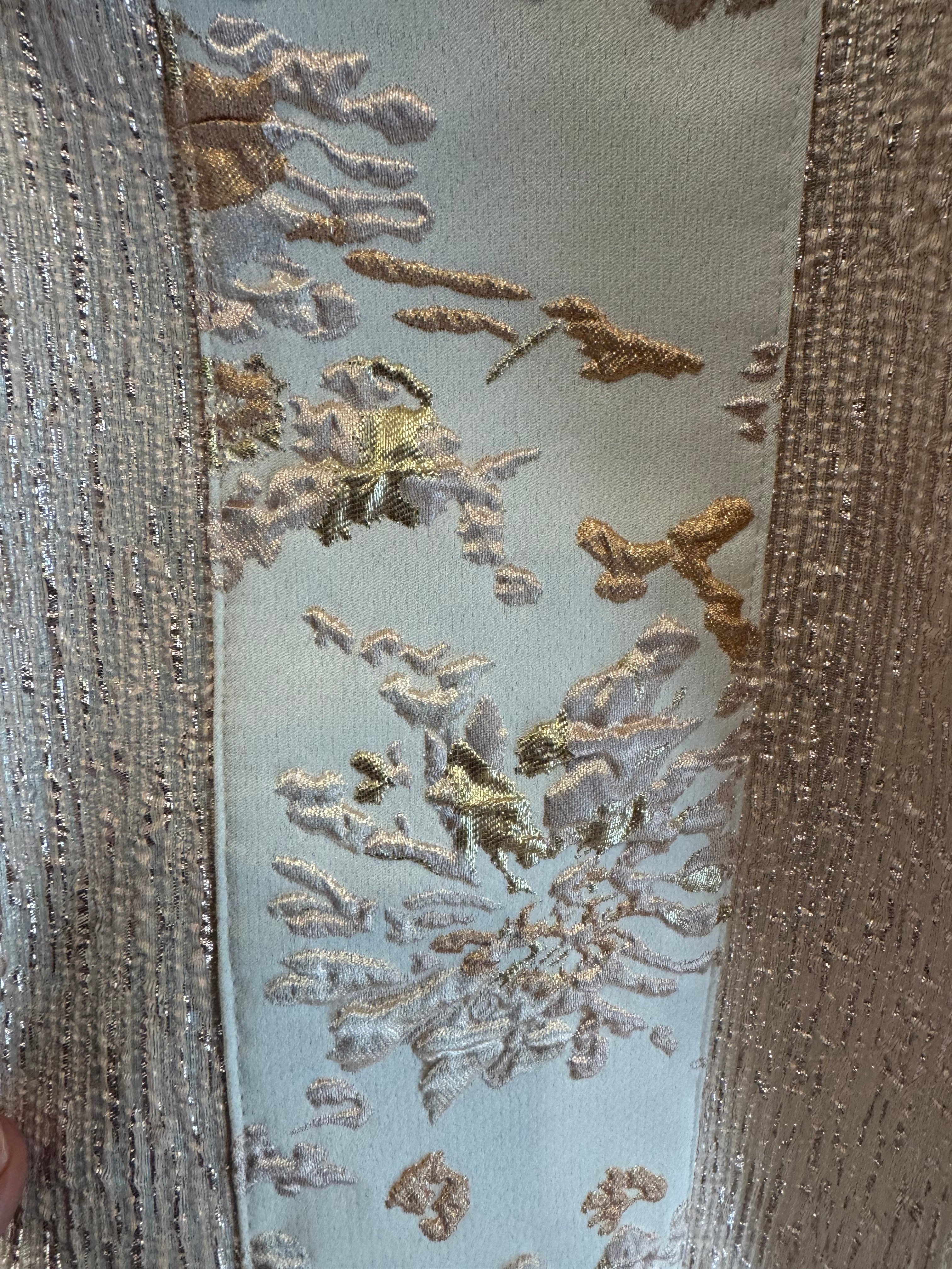 Casula rosa in tessuto 3D con stolone e collo Damasco 3D