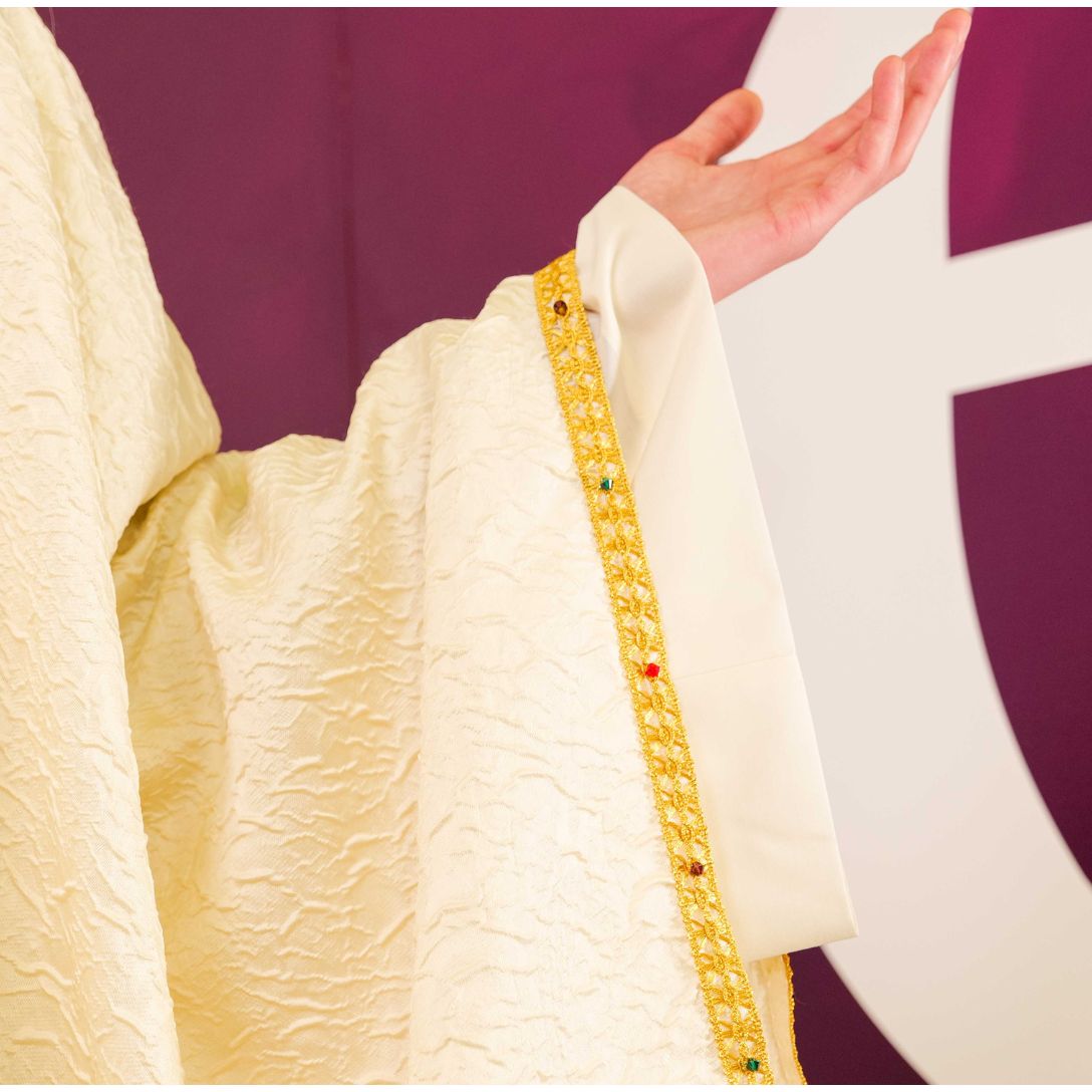 Casula in Damasco di Seta con Stolone TAU e Swarovski Colorati (Colori Liturgici)