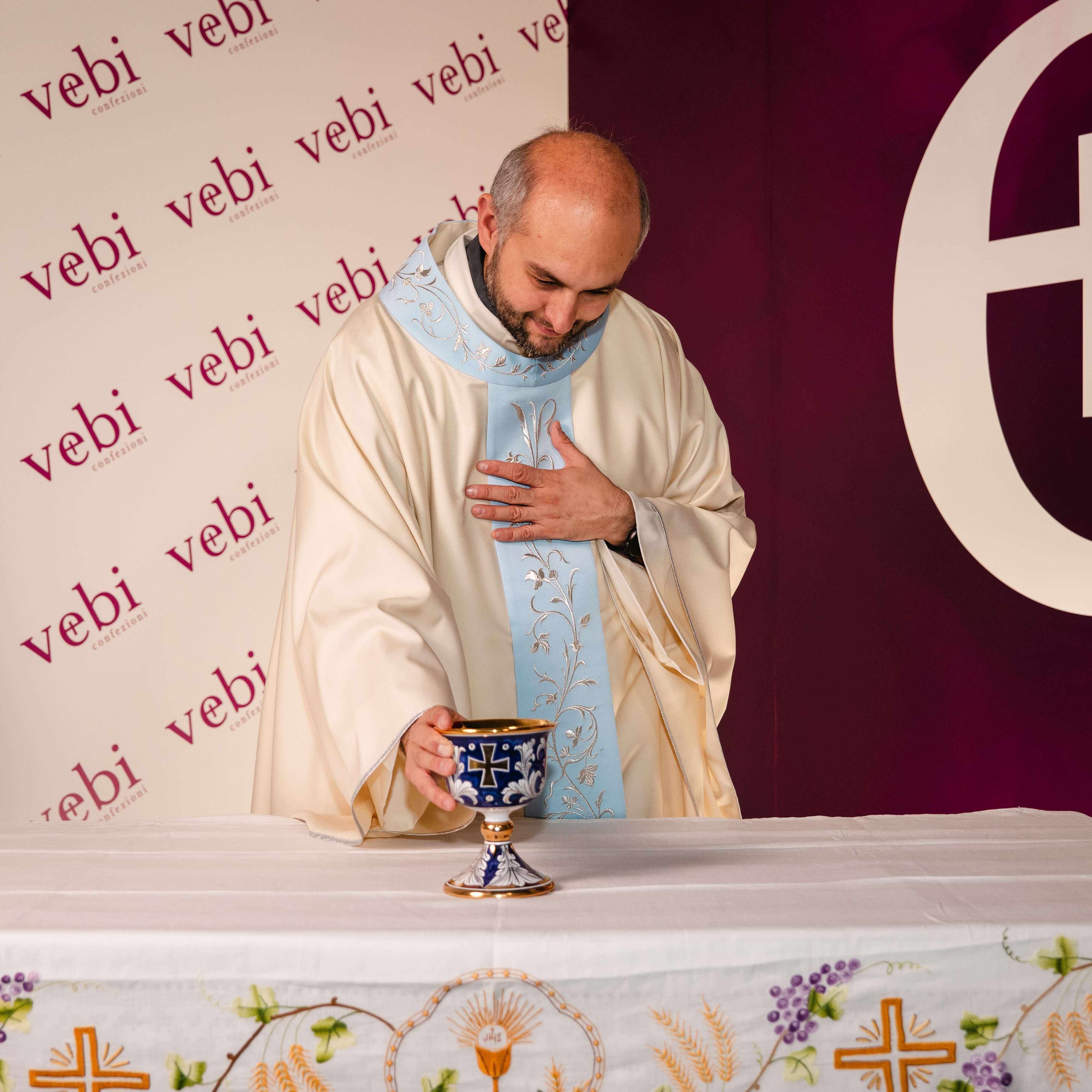 Casula Solenne Marini Ricamo Floreale Oro (Disp. 4 Colori Liturgici e Mariana)
