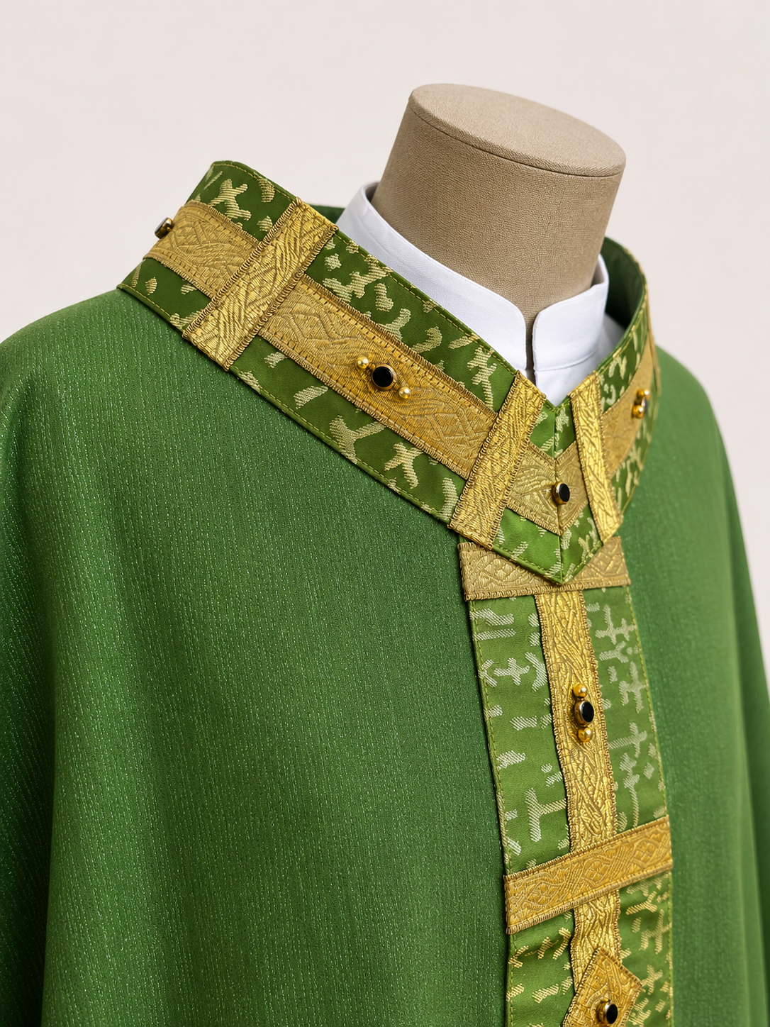 Casula Liturgica con Stolone Ricamato – Disponibile in Tutti i Colori Liturgici