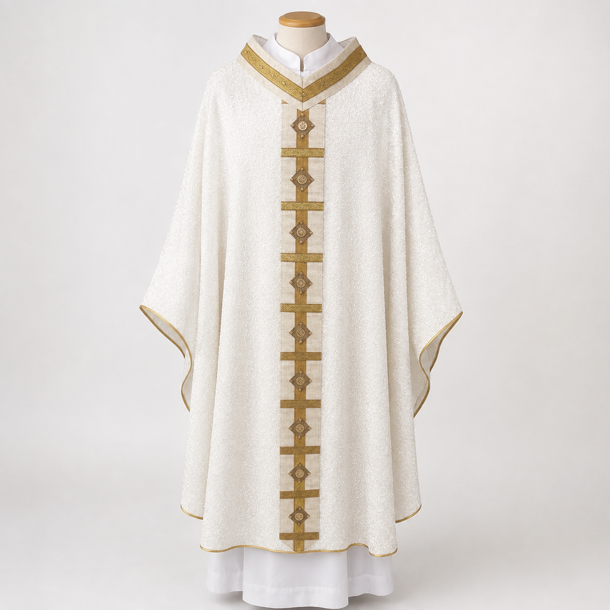 Casula liturgica avorio in seta bouclé e stolone lavorato a mano