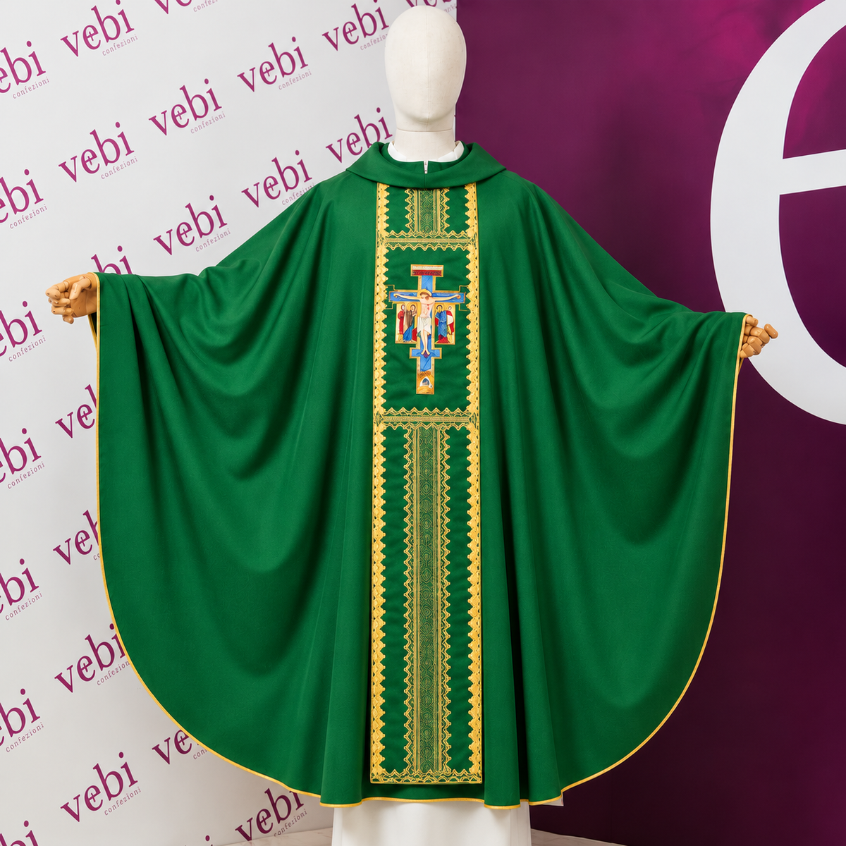 Casula Avorio Seta Dipinta a Mano Cristo in Croce (Colori Liturgici Disponibili)