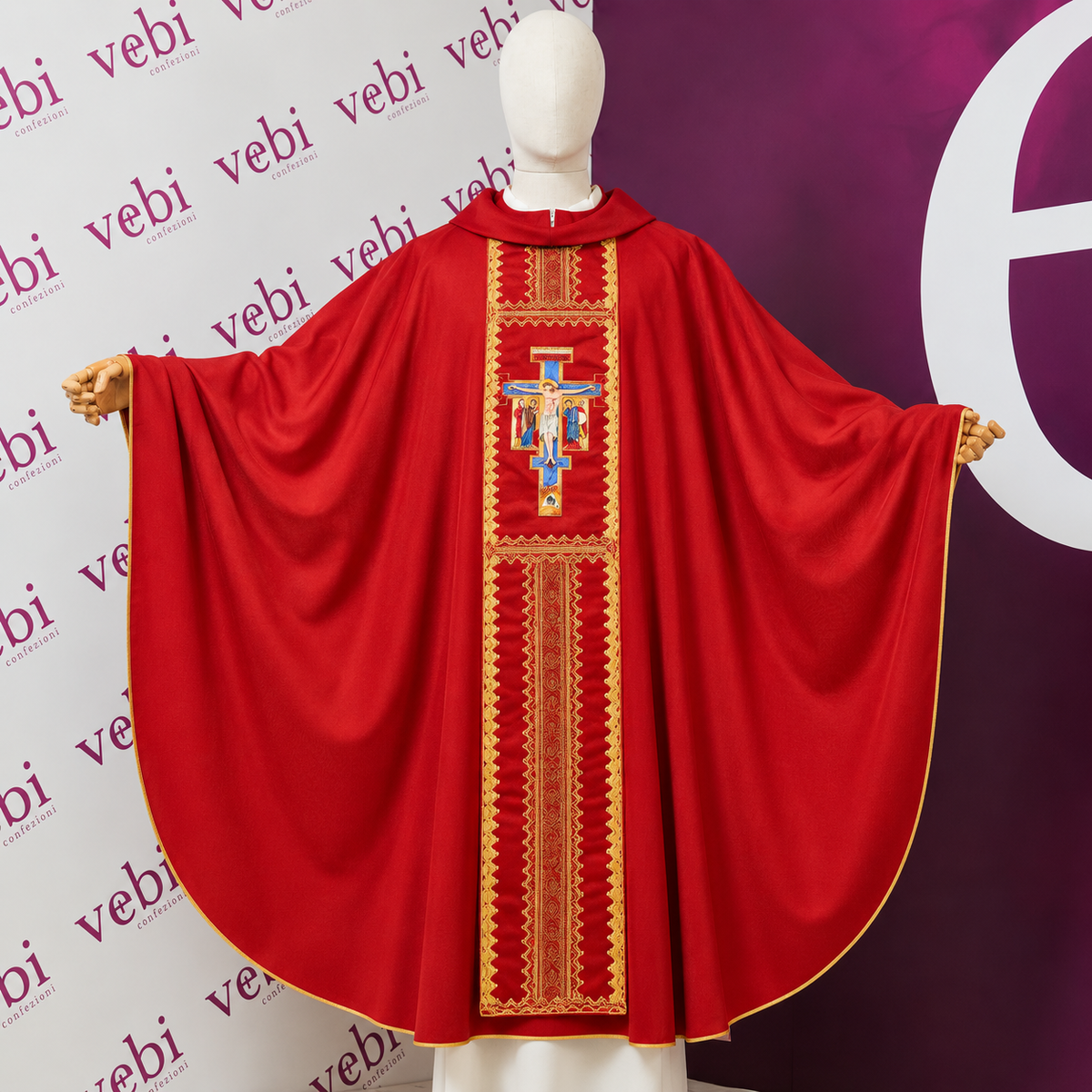 Casula Avorio Seta Dipinta a Mano Cristo in Croce (Colori Liturgici Disponibili)