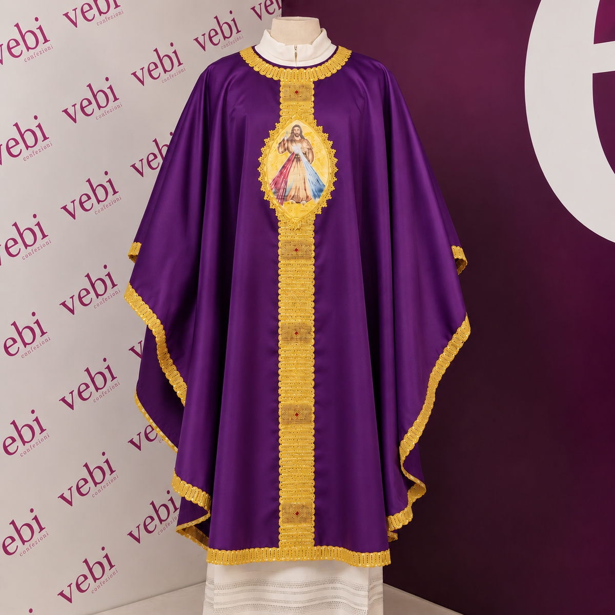 Casula Raso Misto Seta con Gesù Misericordioso Dipinto a Mano (Colori Liturgici Disponibili)