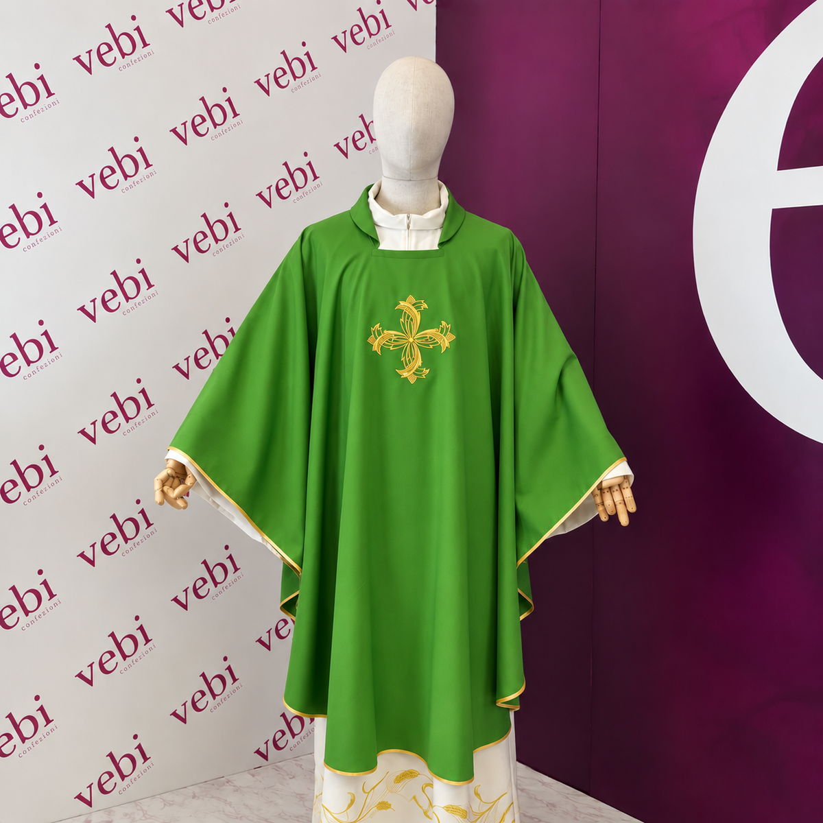 Casula in Misto Lana con Croce Ricamata in Oro – Disponibile nei 4 Colori Liturgici